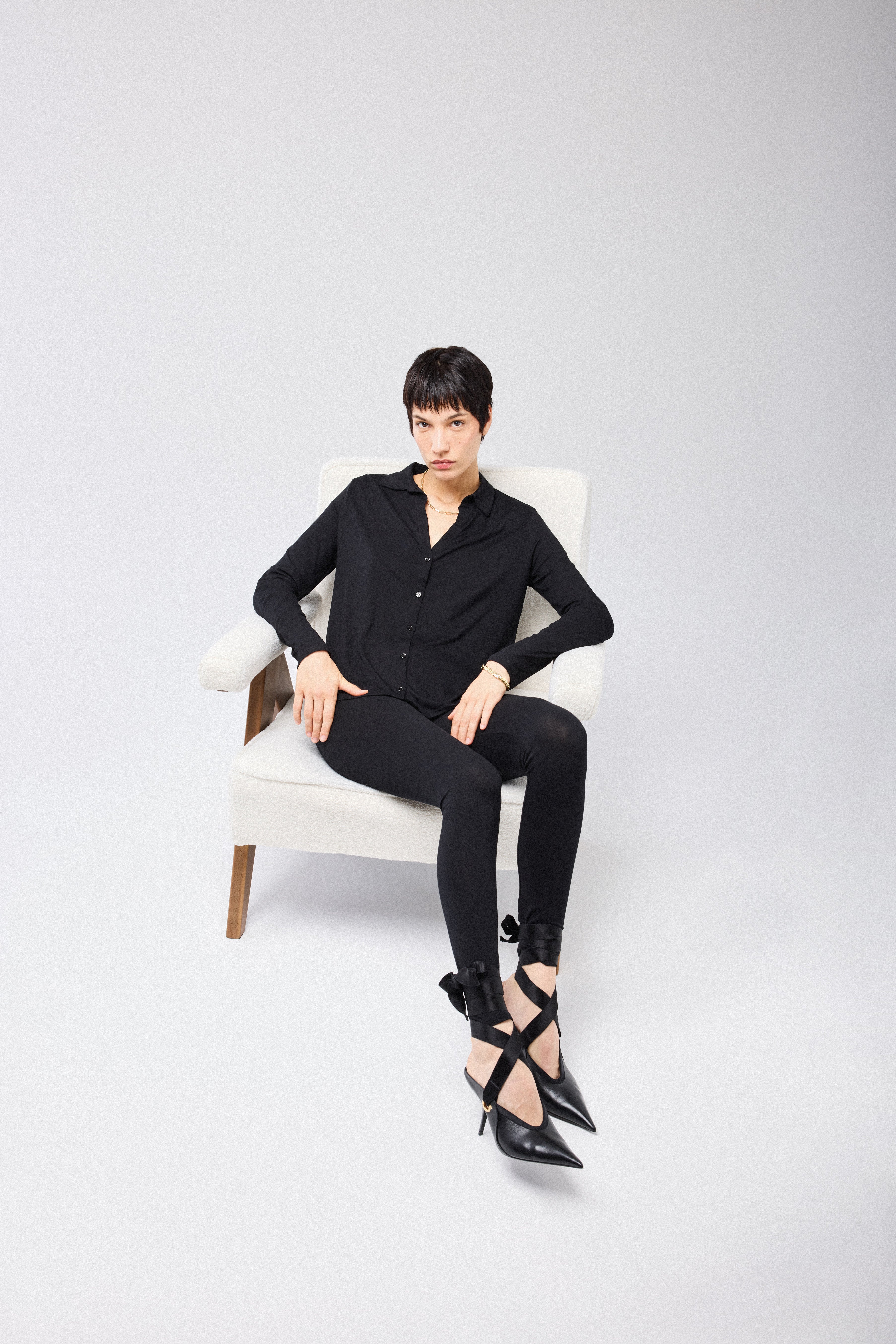 Chemise Noire Manches Longues en Viscose et Élasthanne - Image 4
