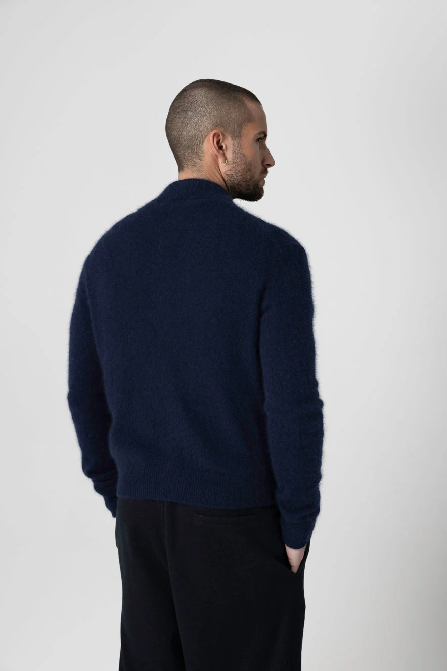 Gilet Marine Col Rond Manches Longues en Raccoon / Polyamide - Image 5