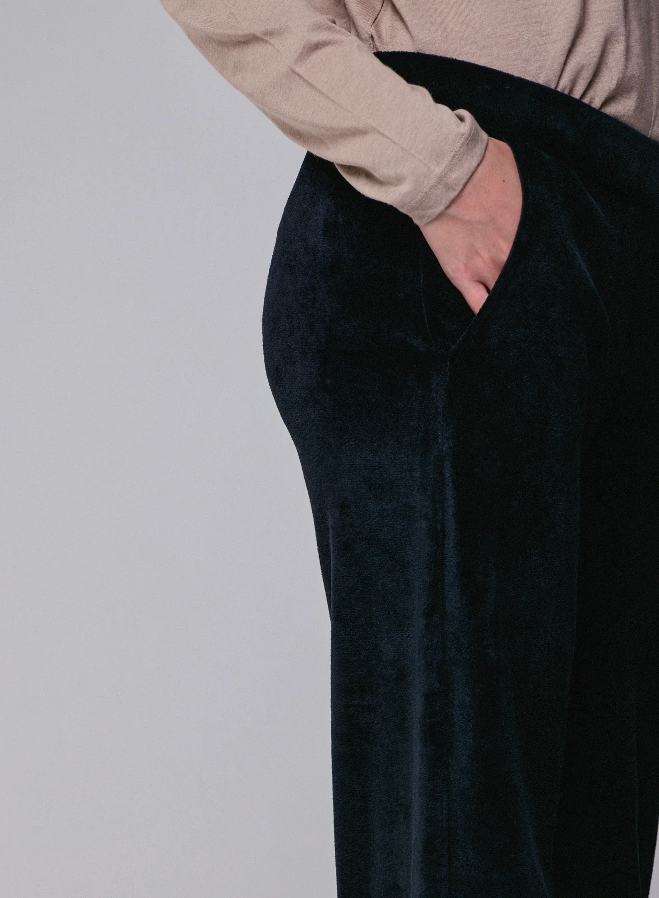 Pantalon Noir Droit en Velours - Image 4