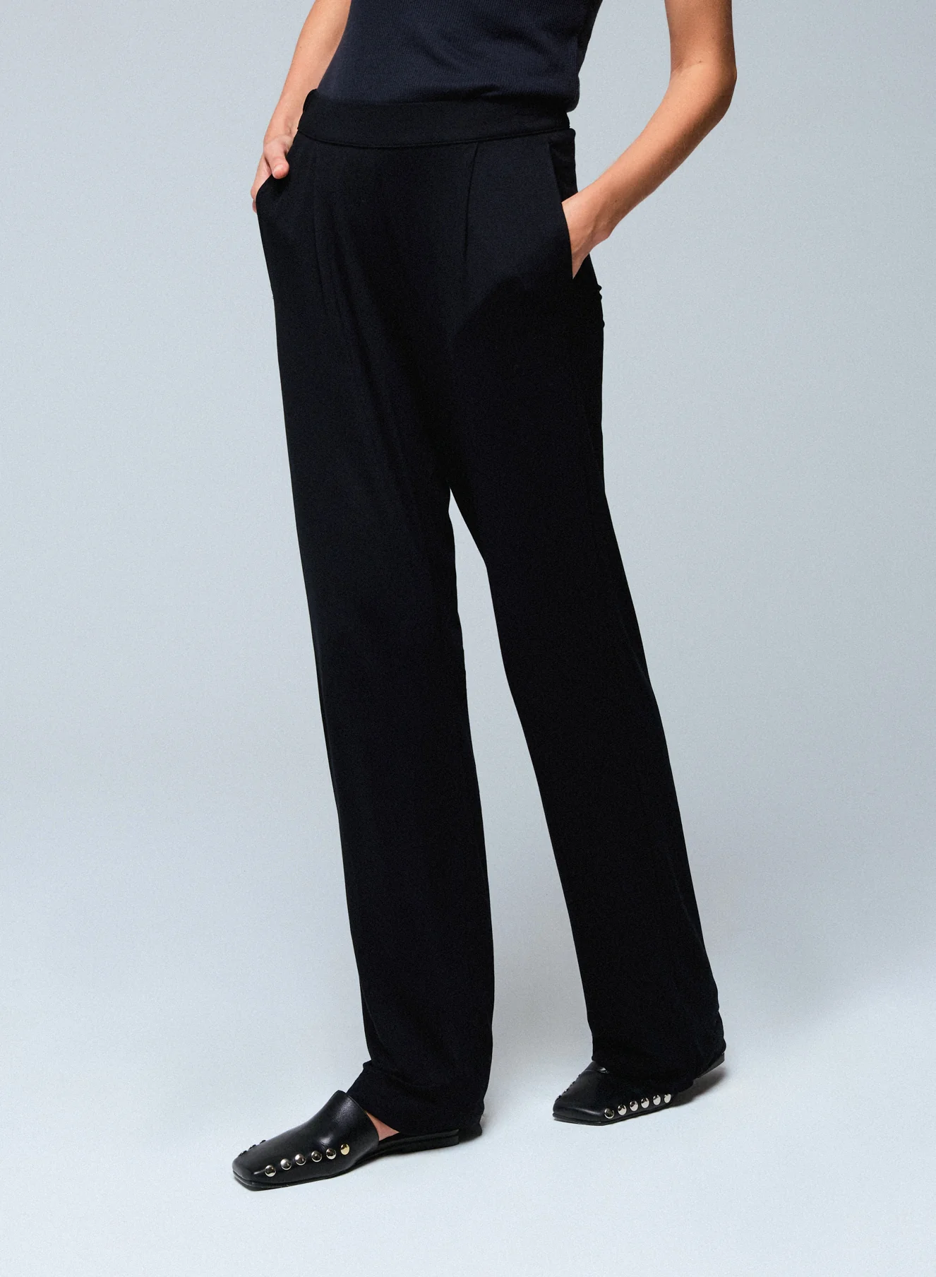 Pantalon Noir à Poches avec Taille Élastique en Viscose et Élasthanne - Image 2