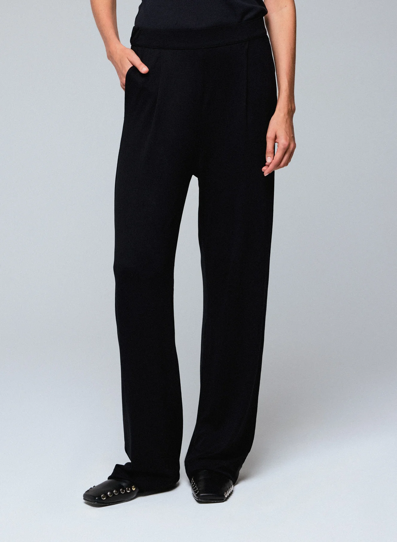 Pantalon Noir à Poches avec Taille Élastique en Viscose et Élasthanne - Image 3