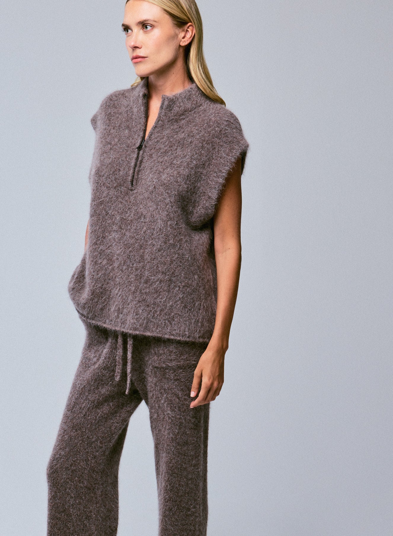 Pull Marron Col Montant Sans Manches en Alpaga / Polyamide / Elasthanne - Image 4