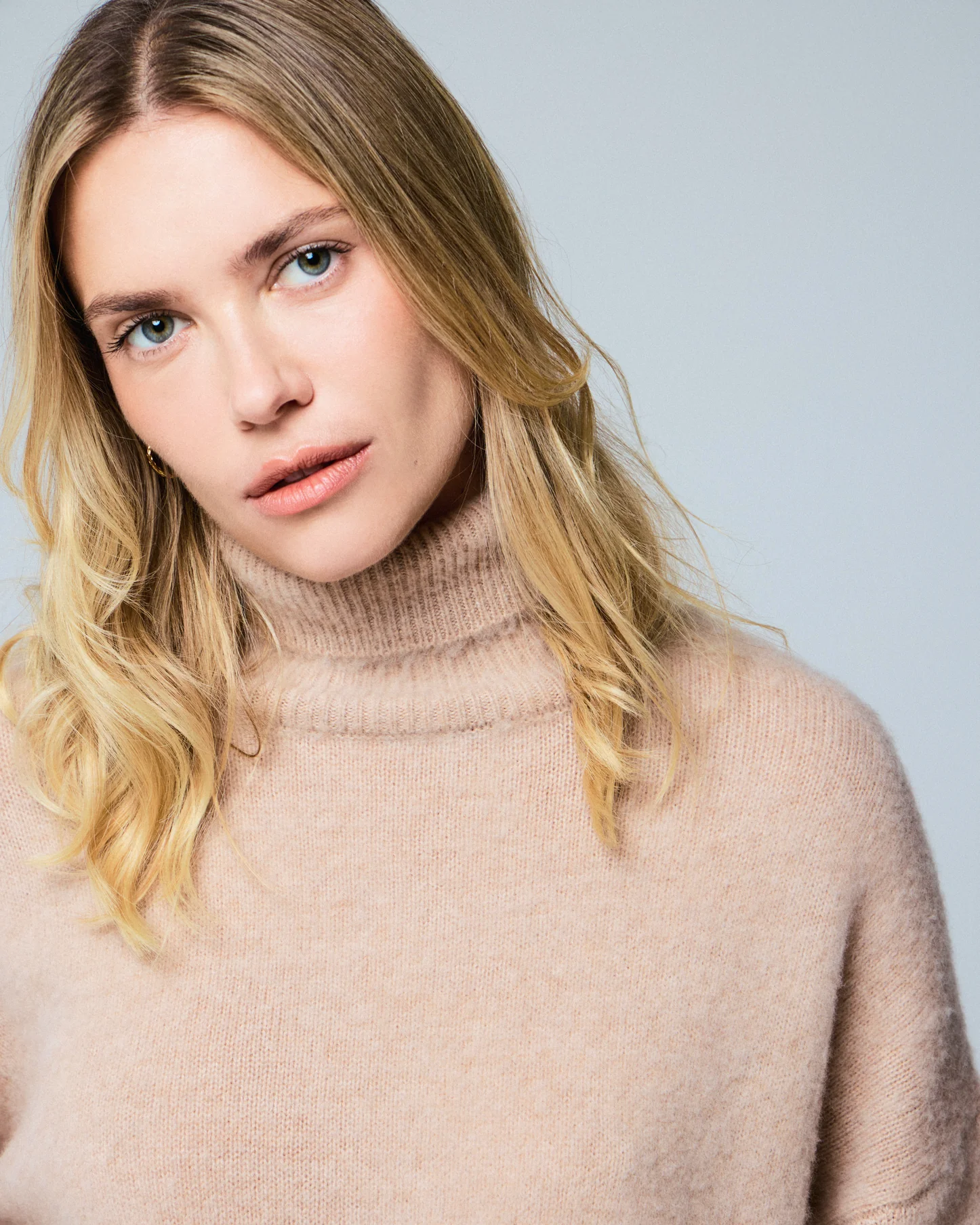 Pull Beige Col Roulé Manches Longues en Laine / Cachemire - Image 3
