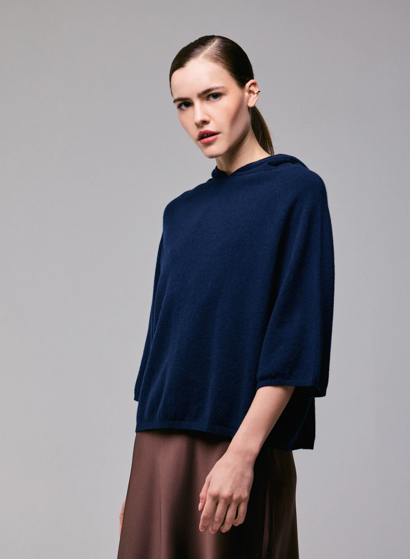 Pull Marine Capuche Manches Longues en Cachemire