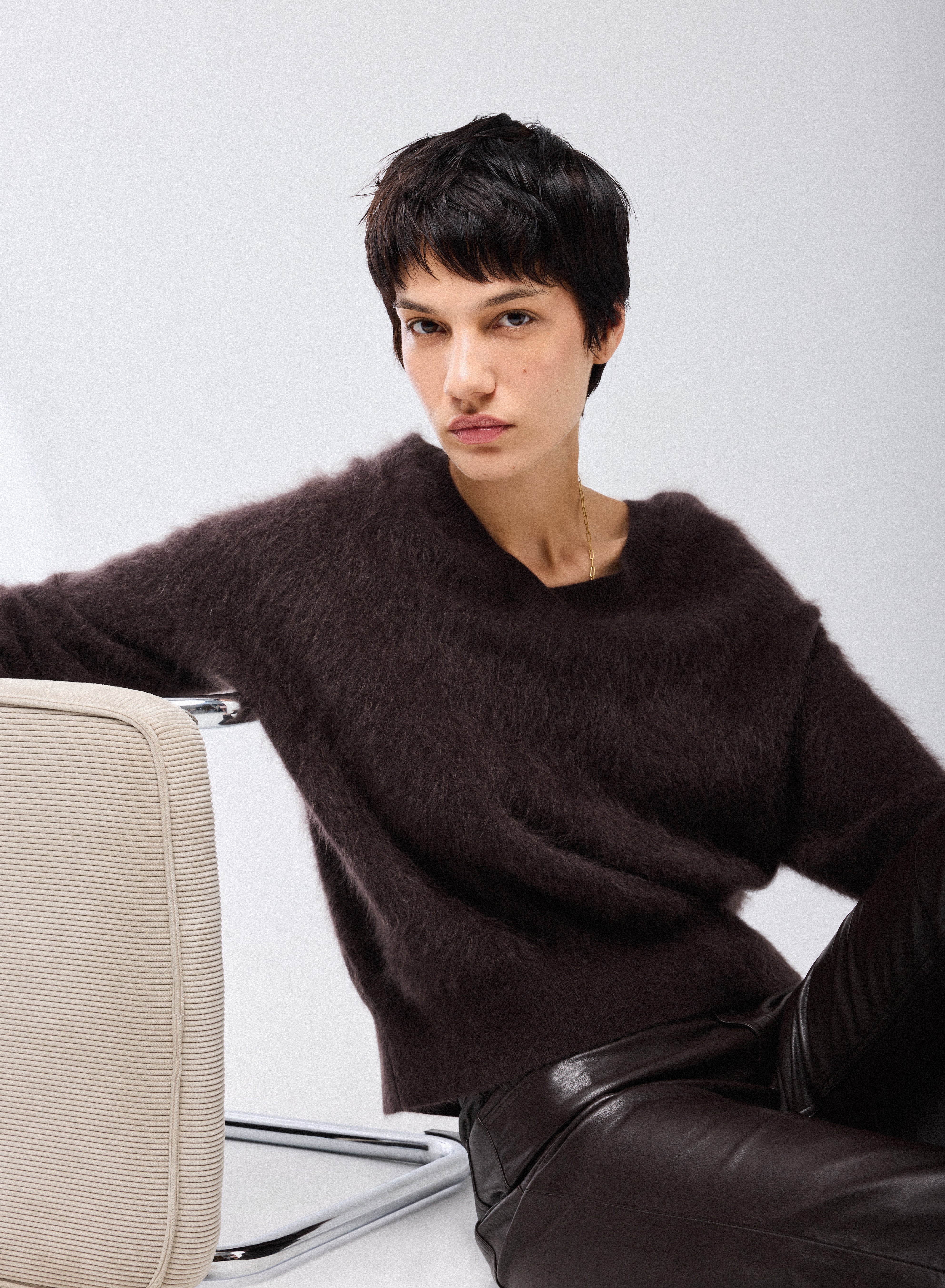 Pull Marron Col V Manches Longues en Laine / Cachemire