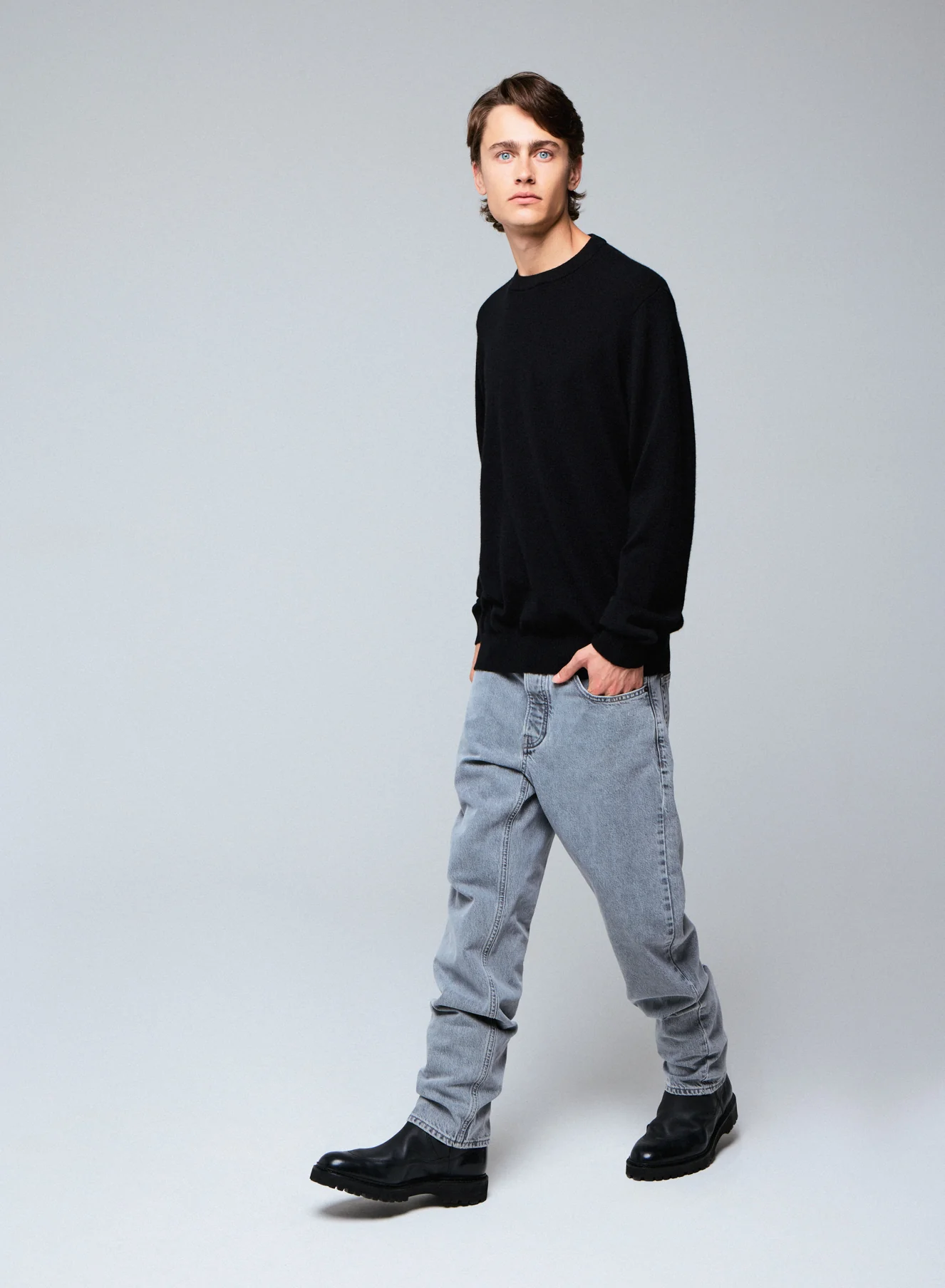 Pull Noir Col Rond Manches Longues en Cachemire - Image 3