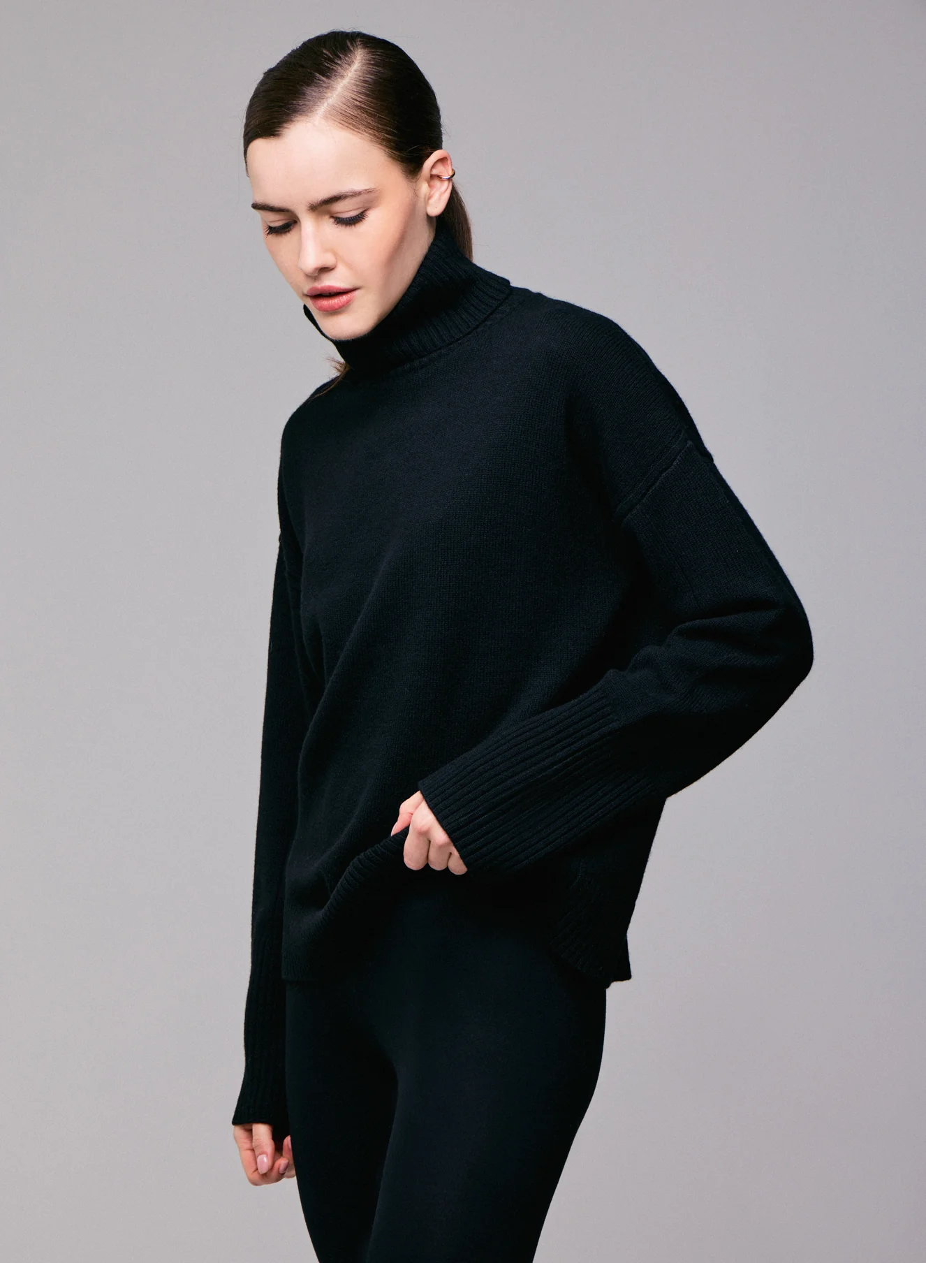 Pull Noir Col Roulé Manches Longues en Laine merinos - Image 2