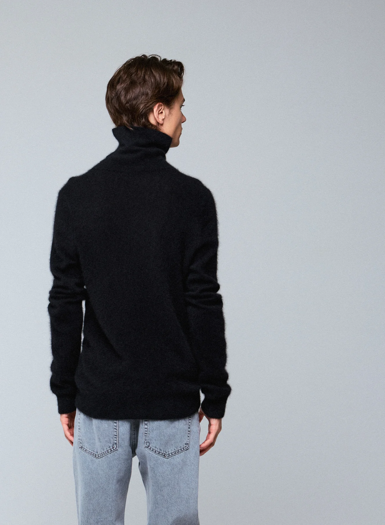 Pull Noir Col Roulé Manches Longues en Raccon wool / Polyamide - Image 4