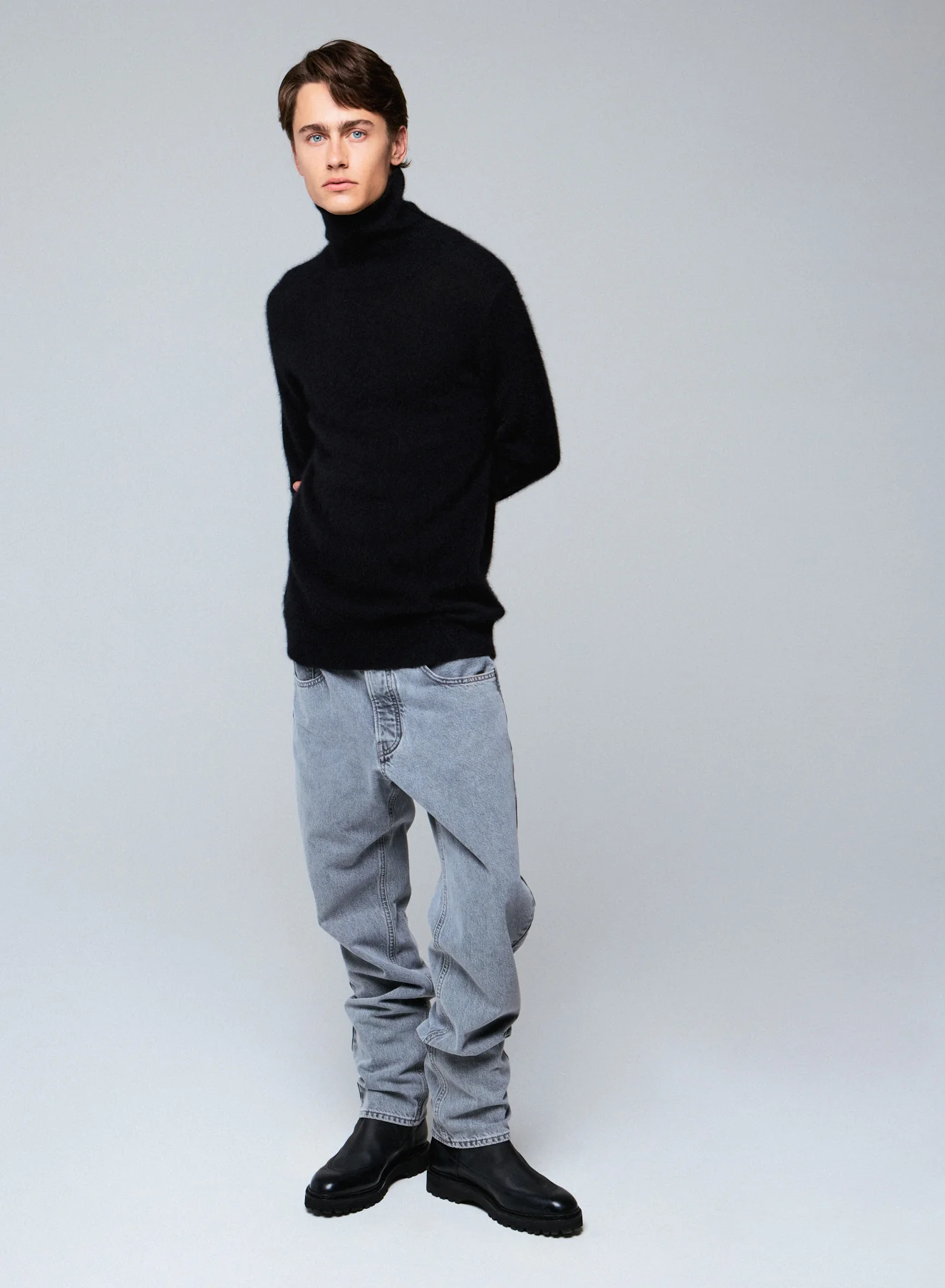 Pull Noir Col Roulé Manches Longues en Raccon wool / Polyamide - Image 5
