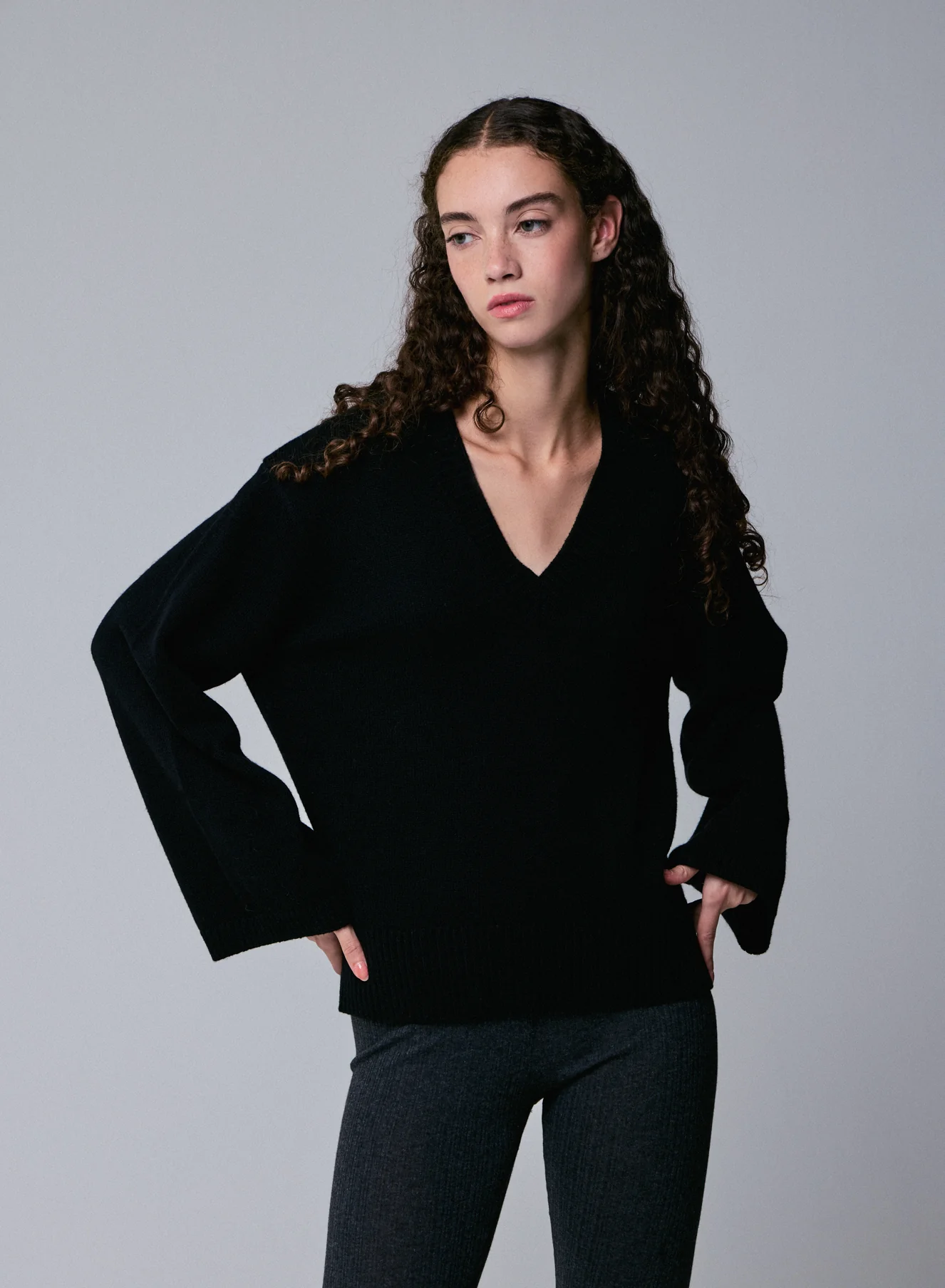 Pull Noir Col V Manches Longues en Laine merinos