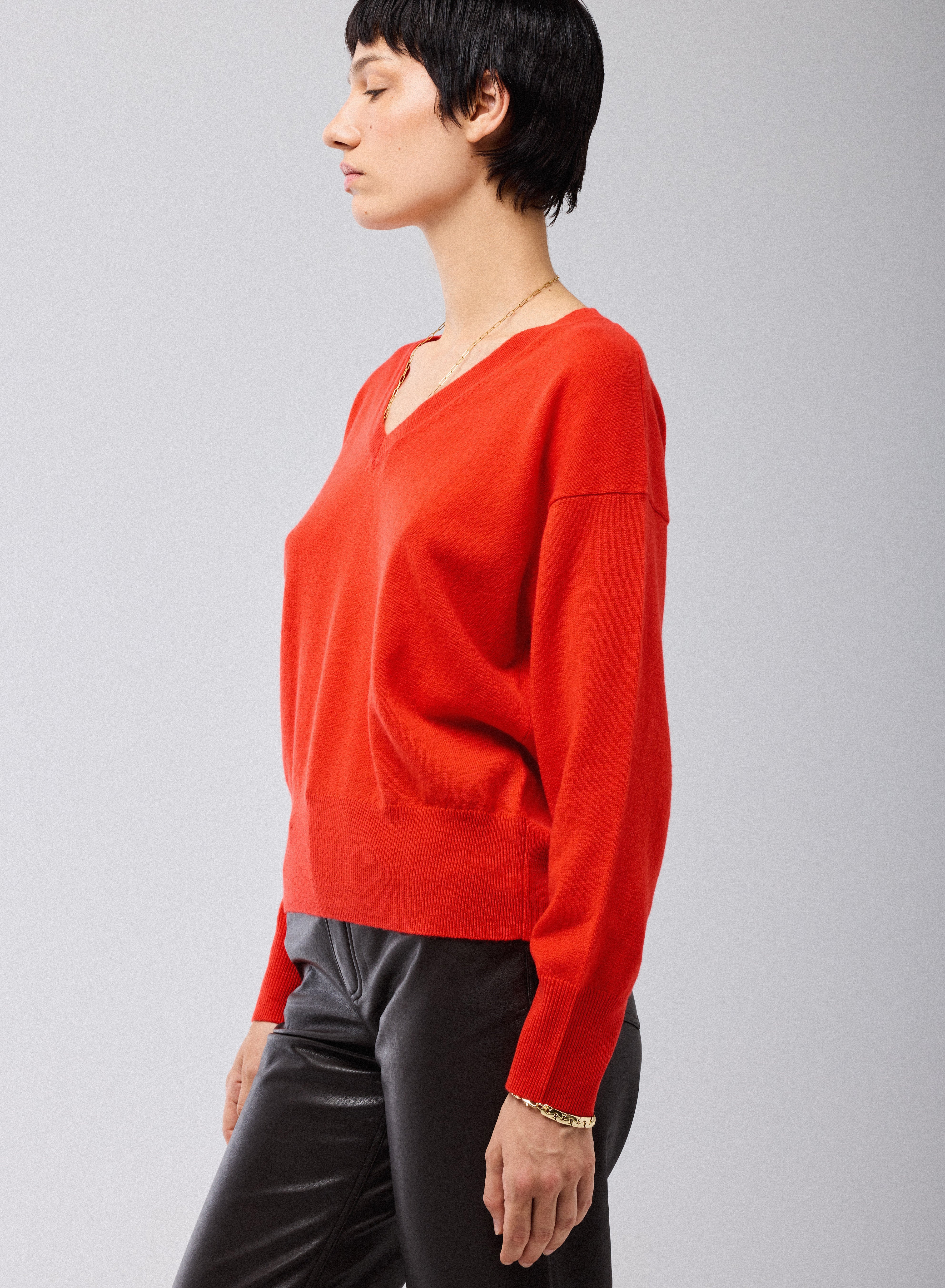 Pull Rouge Col V Manches Longues en Cachemire - Image 4