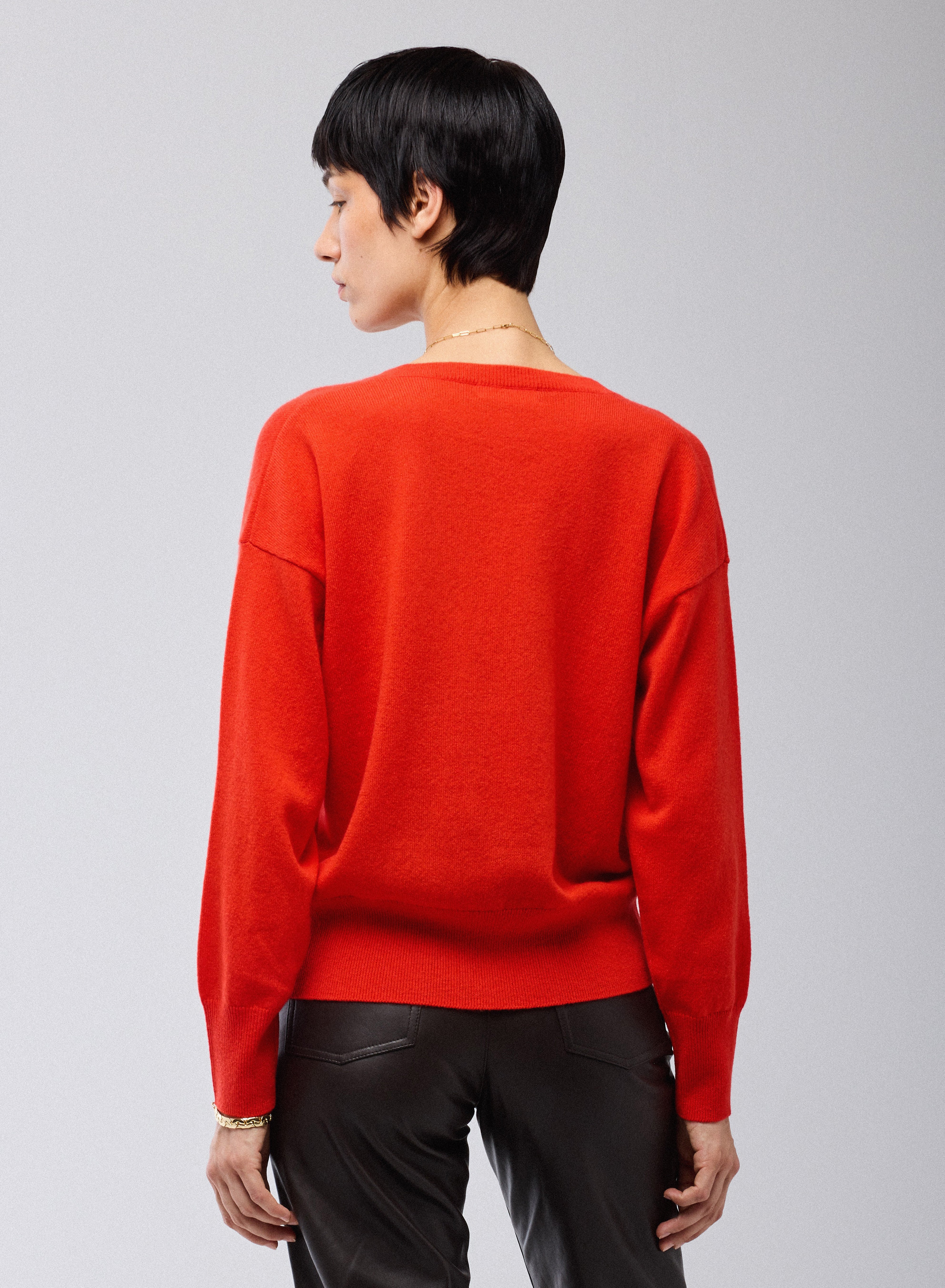Pull Rouge Col V Manches Longues en Cachemire - Image 5
