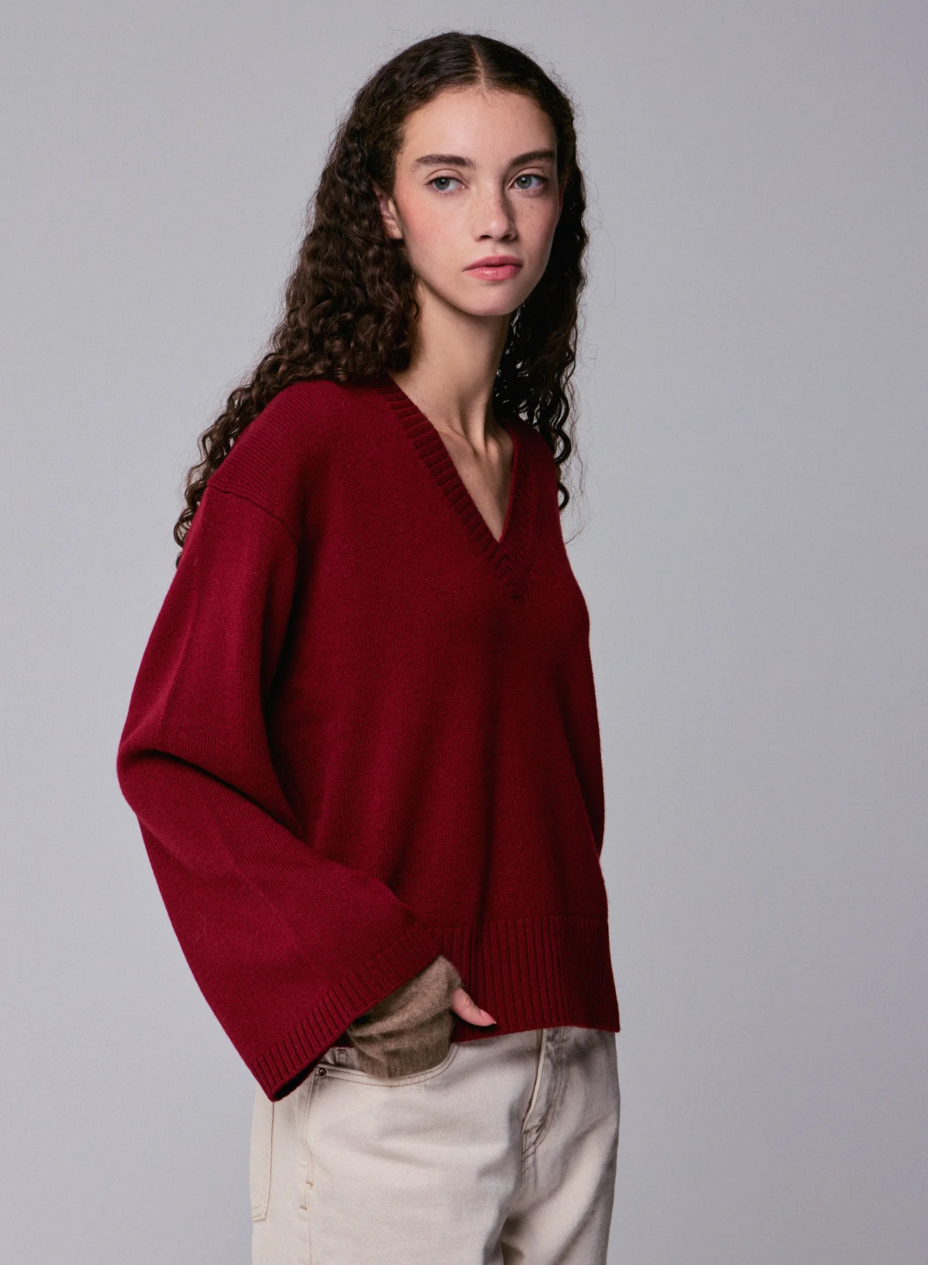 Pull Rouge Col V Manches Longues en Laine merinos - Image 4