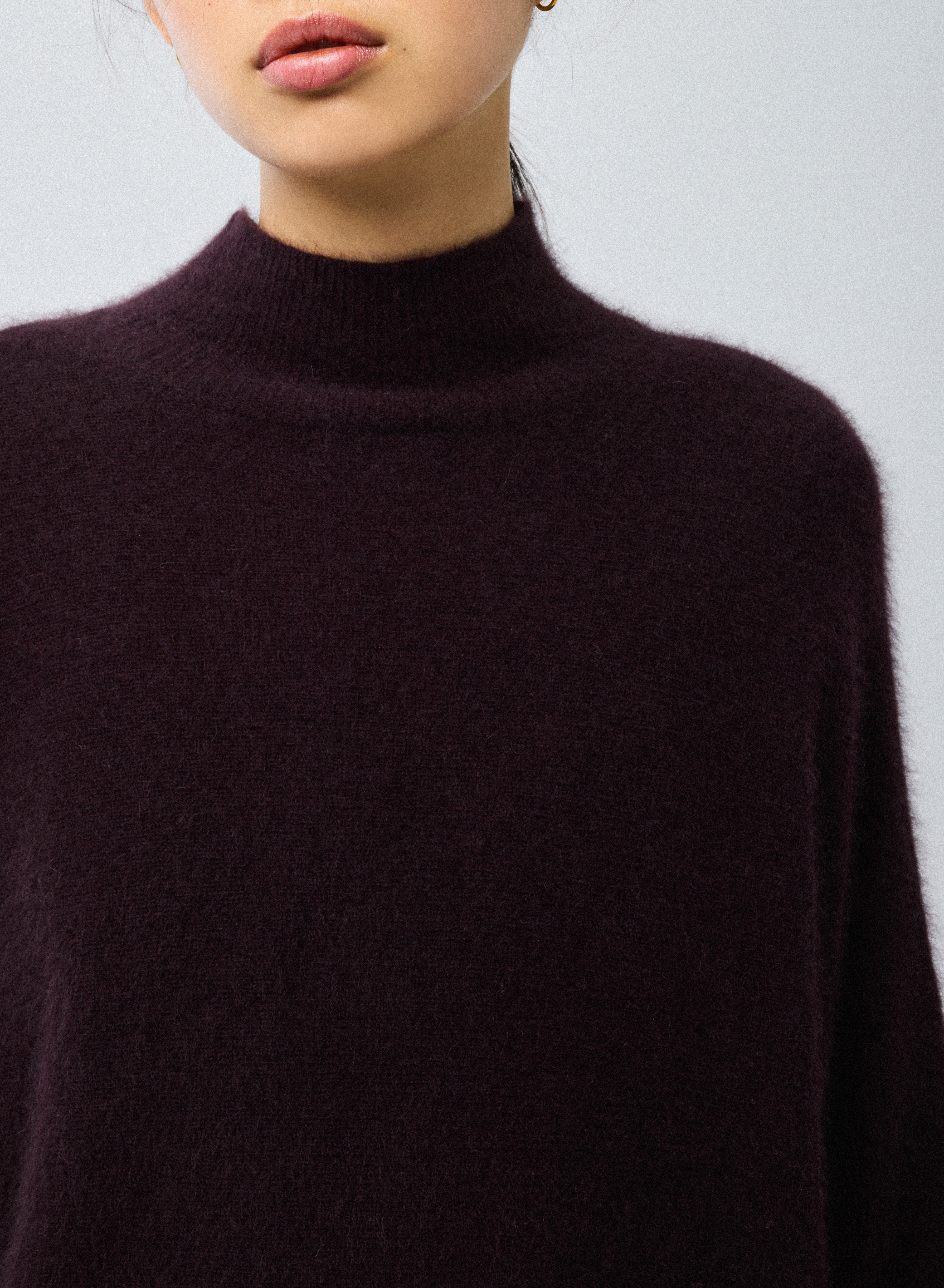Pull Aubergine Col Roulé Manches Kimono en Raccoon / Polyamide - Image 5