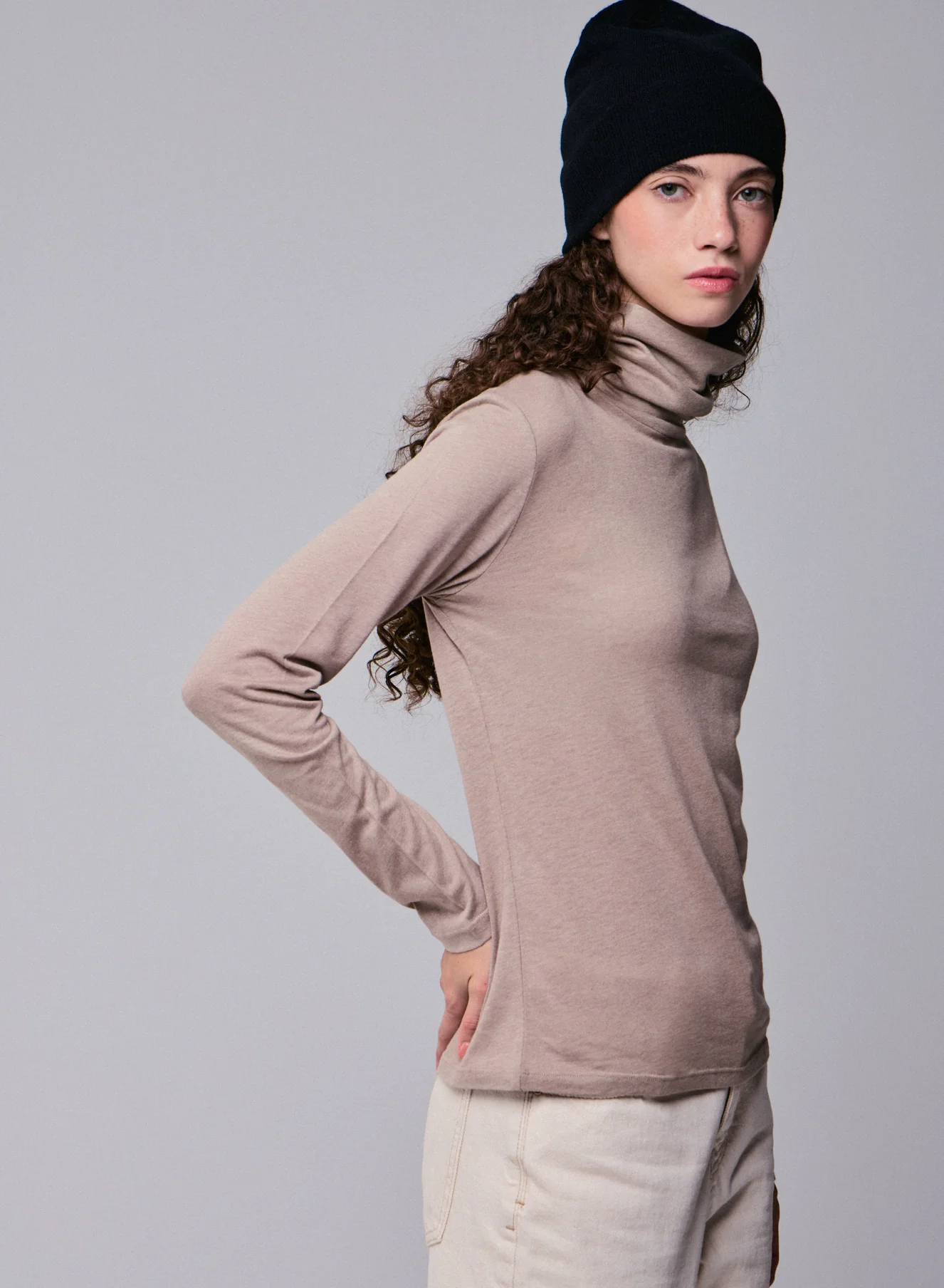 T-shirt Beige Col Roulé Manches Longues en Coton Organique et Cachemire - Image 3