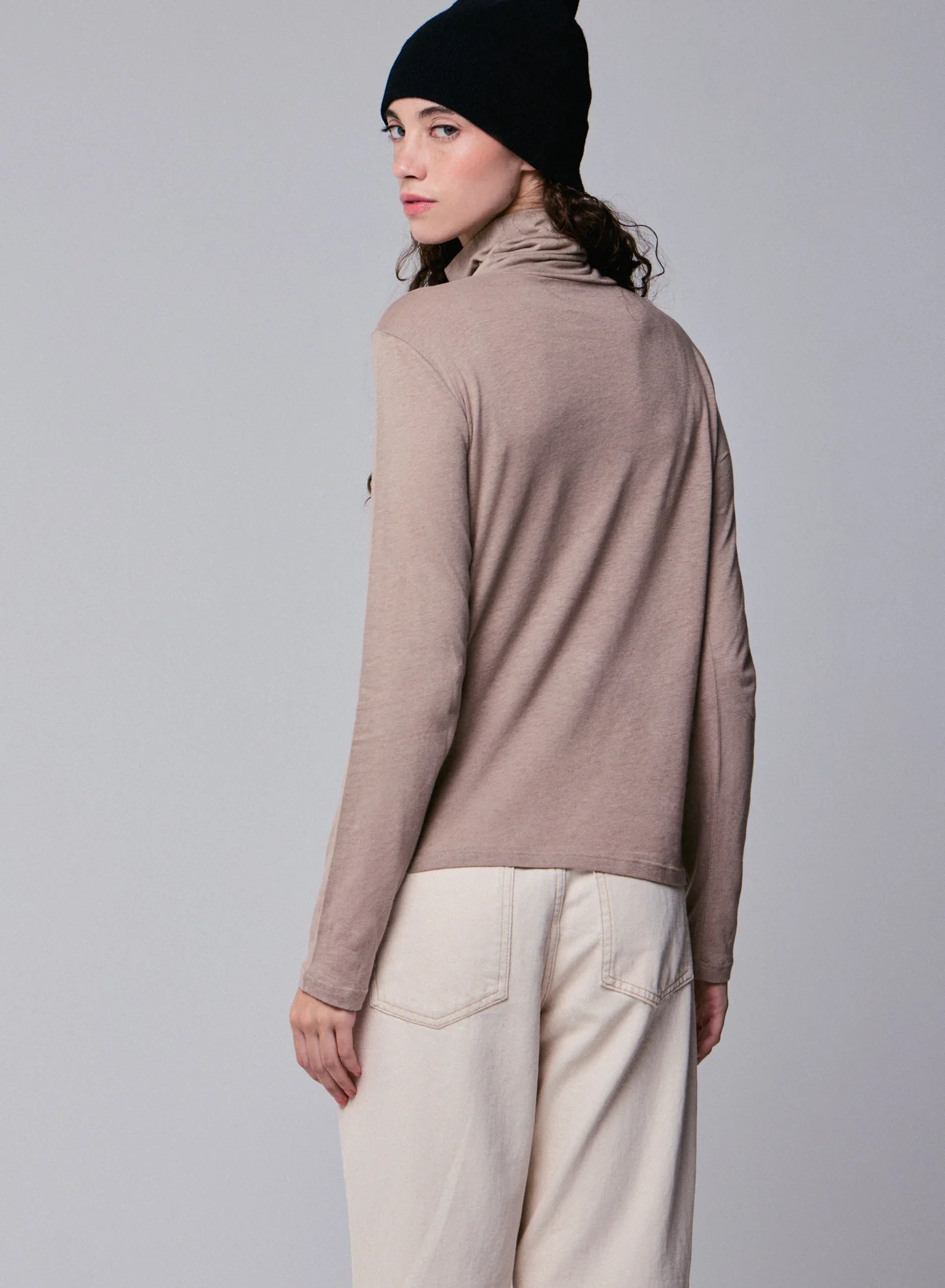 T-shirt Beige Col Roulé Manches Longues en Coton Organique et Cachemire - Image 4