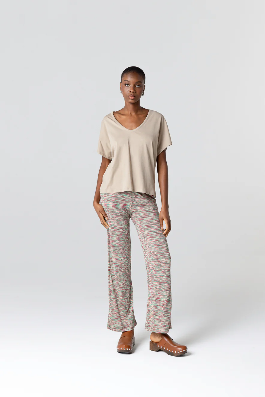 T-shirt Beige Col V Manches Courtes en Coton Supima - Image 2