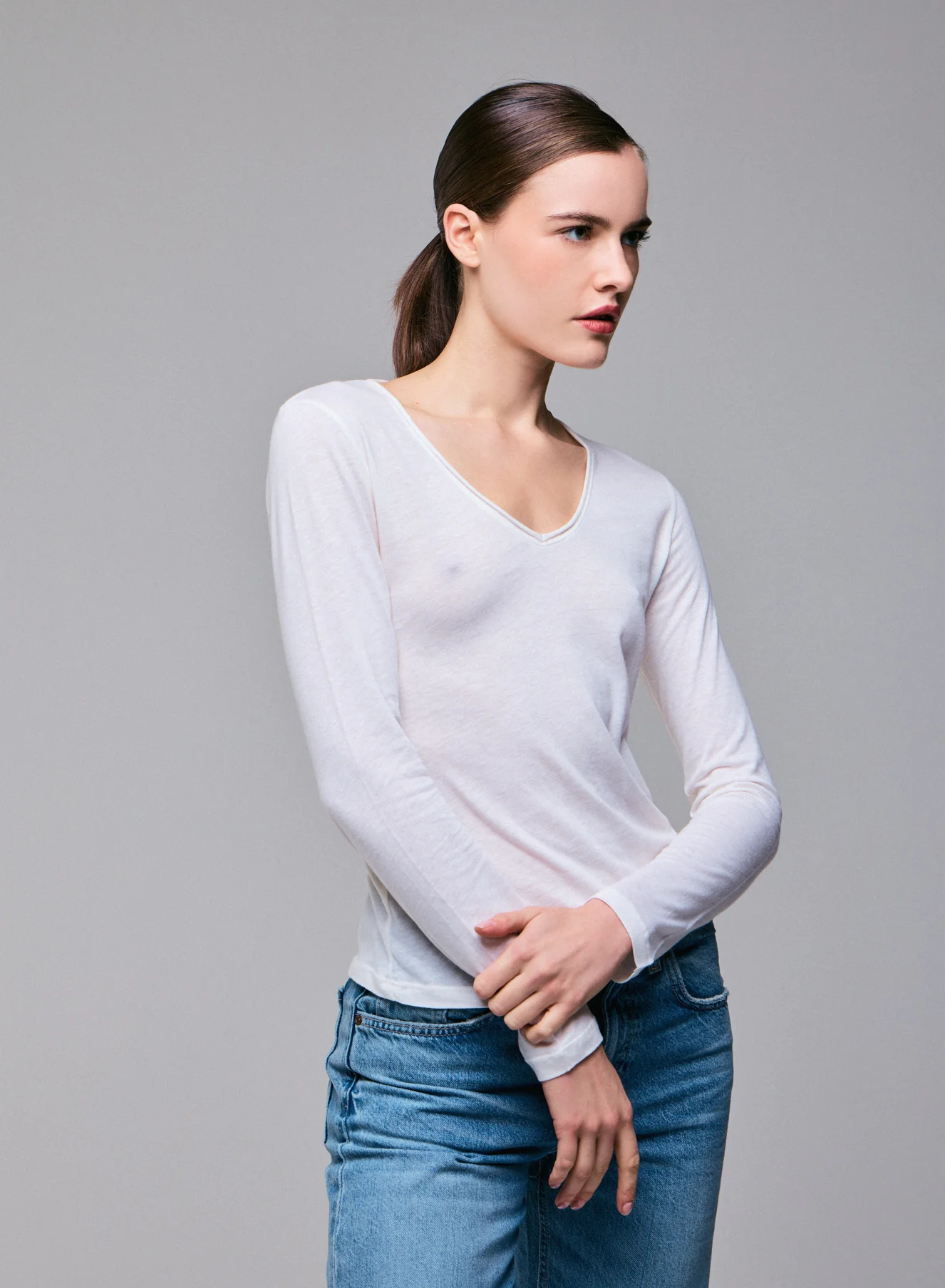 T-shirt Blanc lait Col V Manches Longues en Coton et Cachemire - Image 3