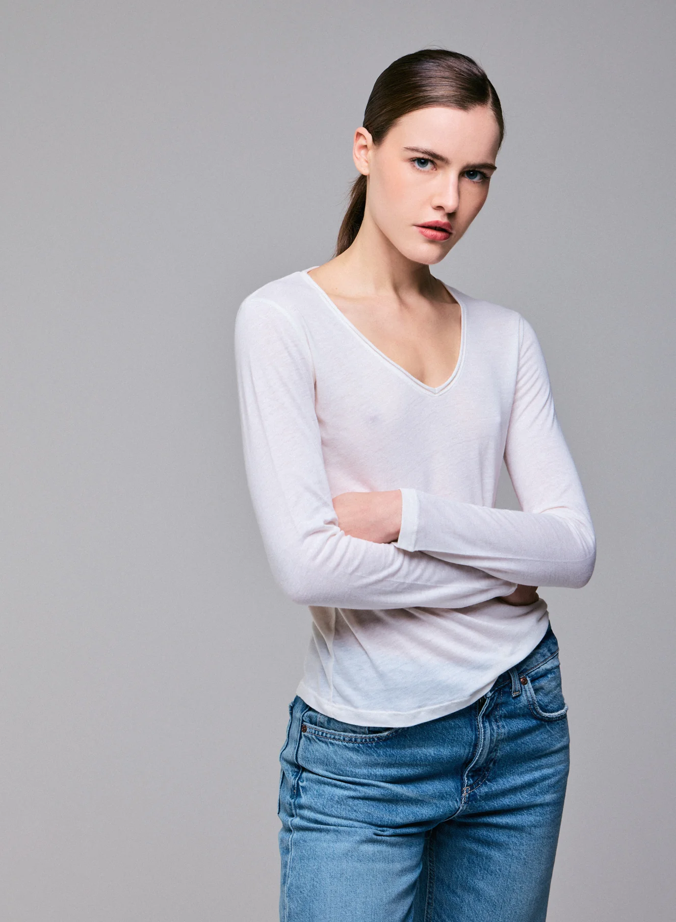 T-shirt Blanc lait Col V Manches Longues en Coton et Cachemire - Image 4