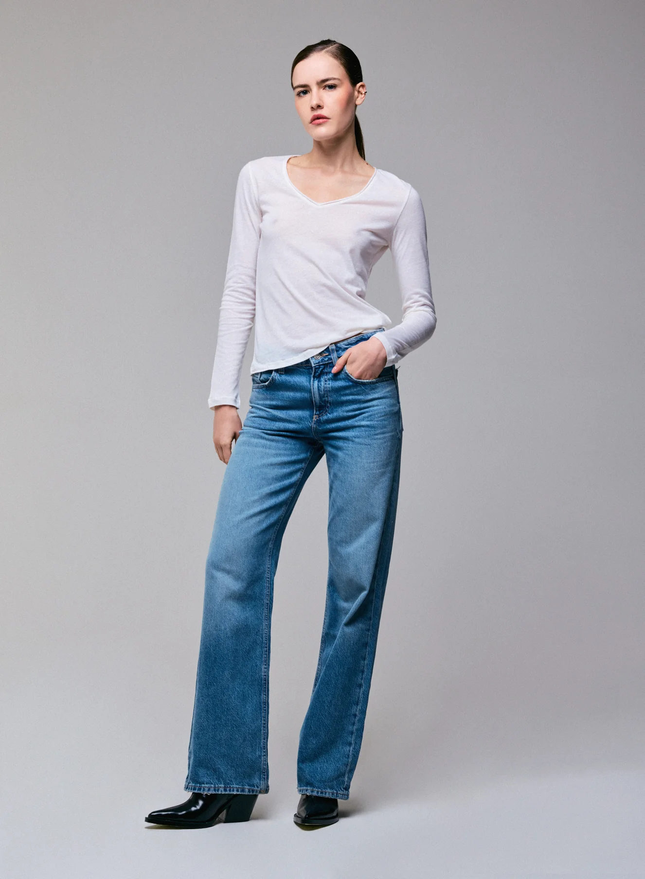 T-shirt Blanc lait Col V Manches Longues en Coton et Cachemire - Image 5
