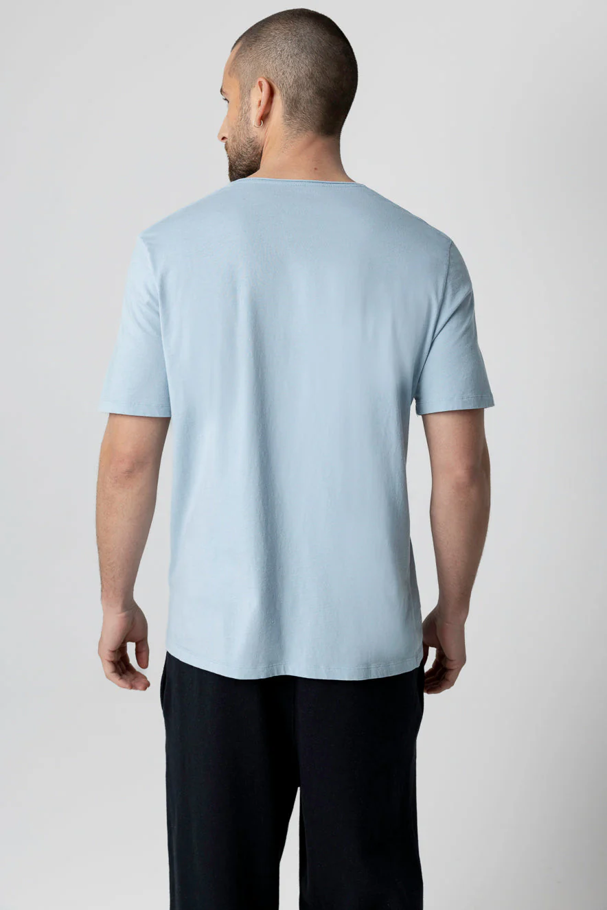 T-shirt Bleu Calanques Col Rond Manches Courtes en Coton organique - Image 4