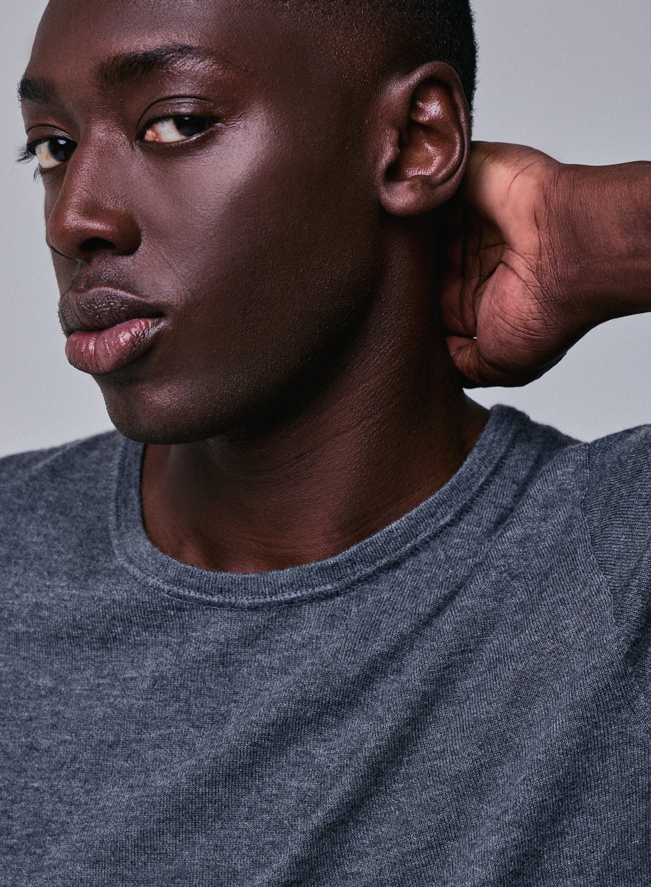 T-shirt Gris Col Rond Manches Courtes en Cachemire - Image 3