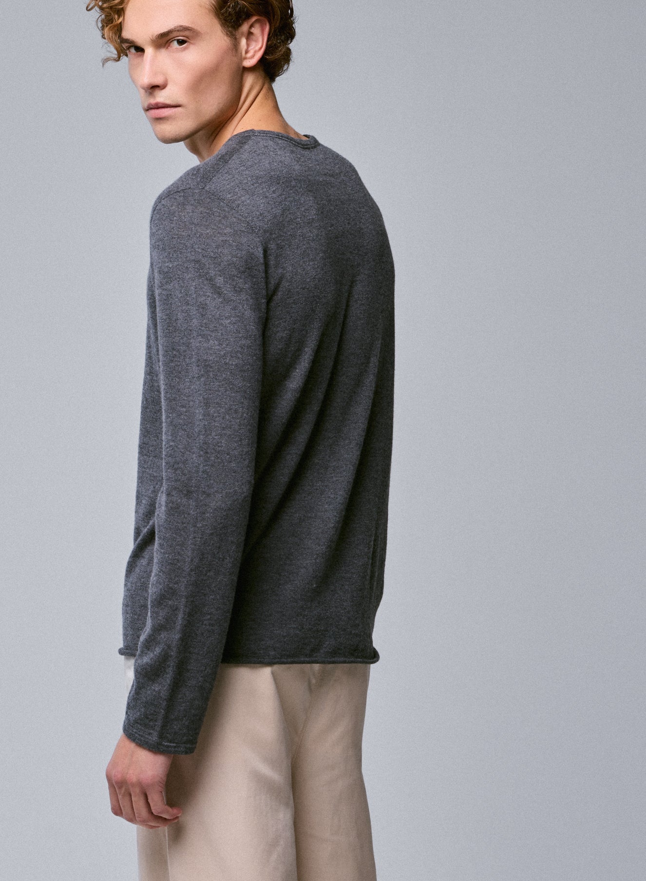 T-shirt Gris Col Rond Manches Longues en Cachemire - Image 5