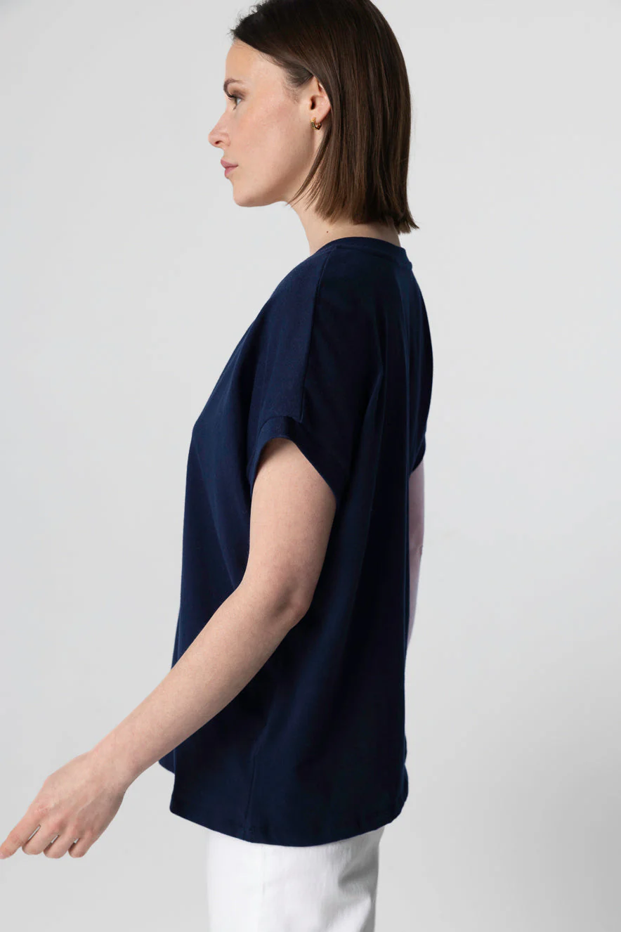 T-shirt Marine Col V Manches Courtes en Coton Organique - Image 4