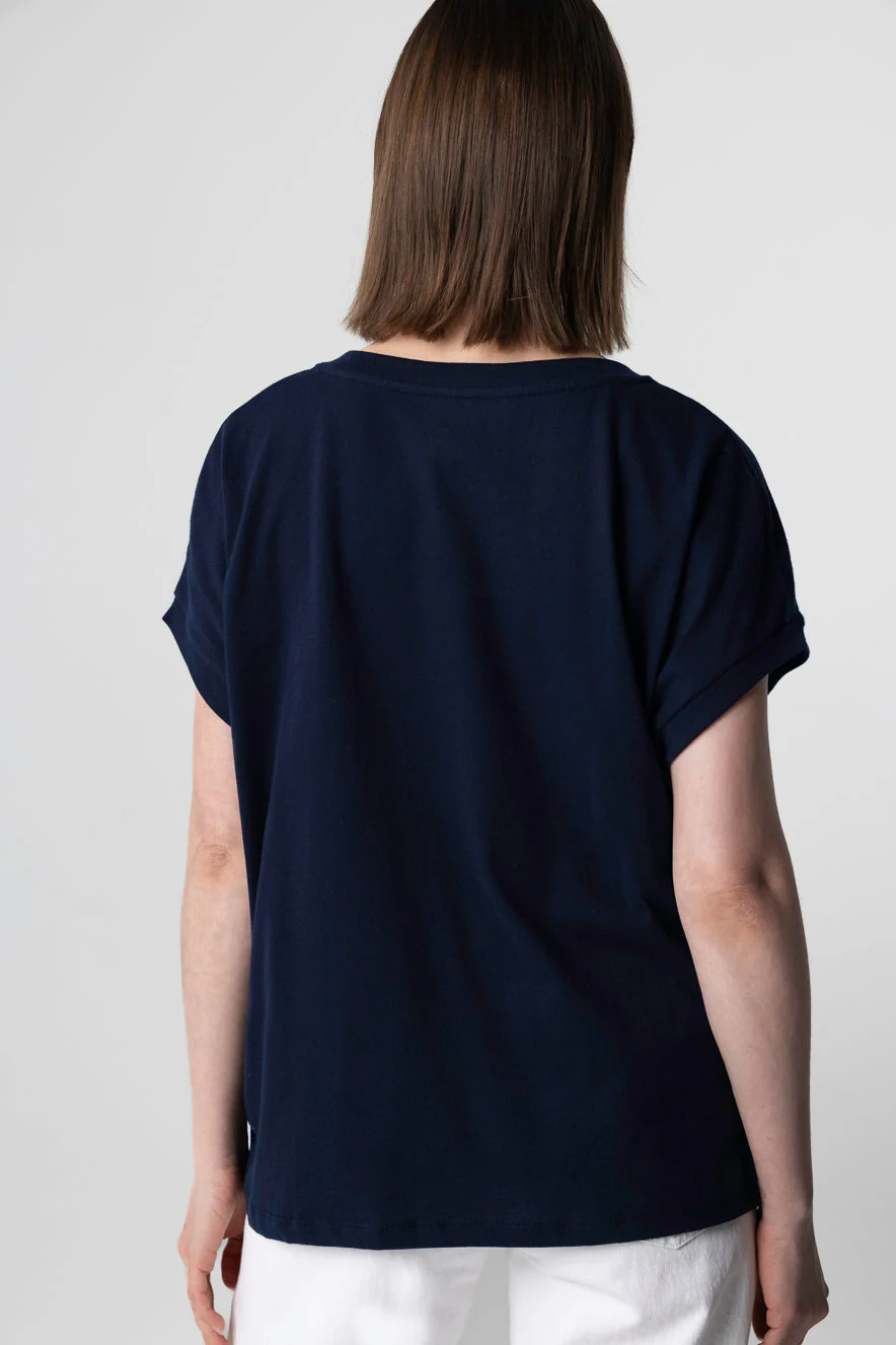 T-shirt Marine Col V Manches Courtes en Coton Organique - Image 5