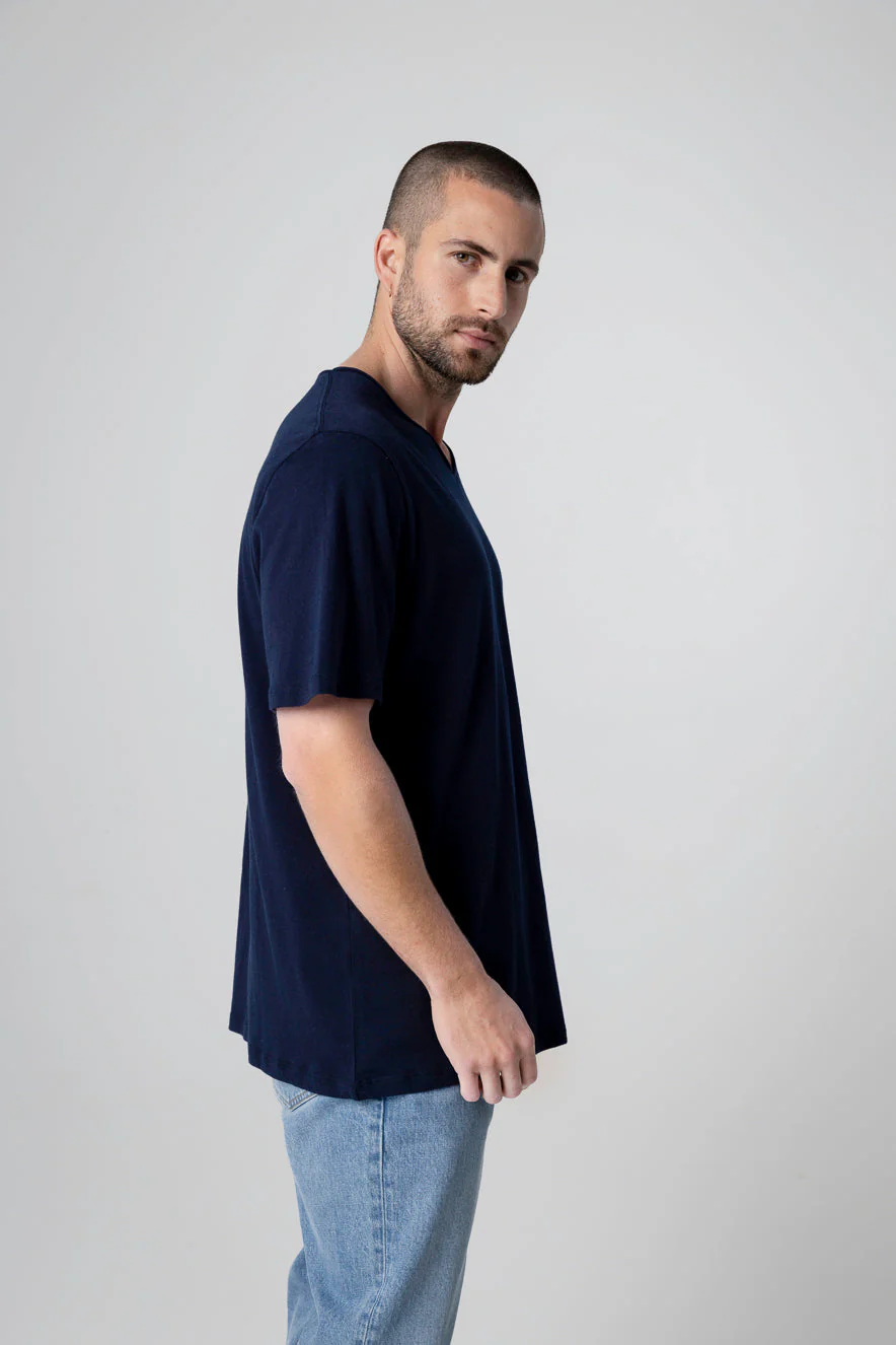 T-shirt Marine Col V Manches Courtes en Coton organique - Image 3