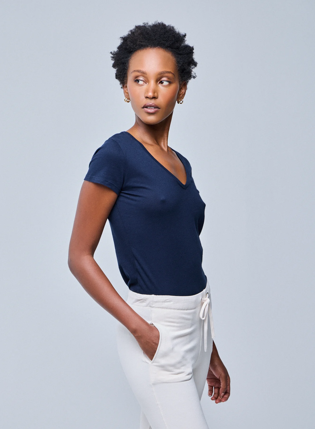 T-shirt Marine Julia Col V Manches Courtes en Coton Organique - Image 4