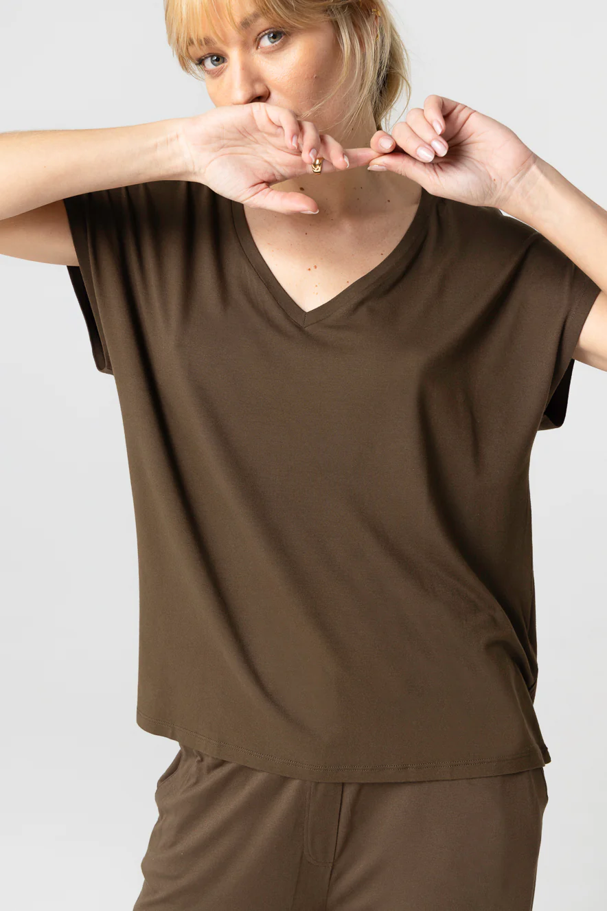T-shirt Marron Foncé Col V Manches Courtes en Viscose / Elasthanne