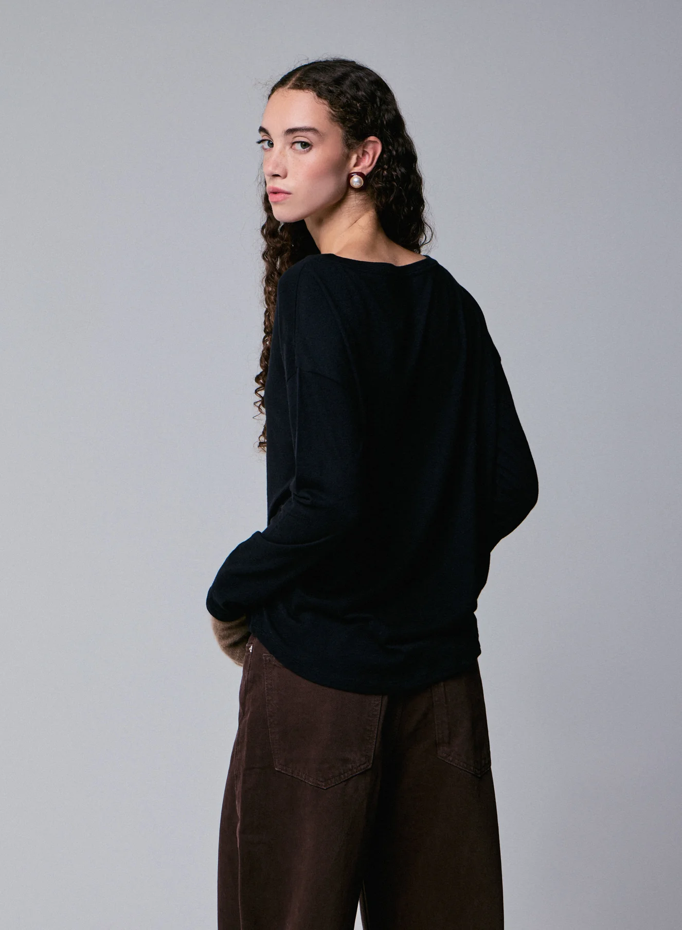 T-shirt Noir Col Bateau Manches Longues en Coton et Cachemire - Image 5