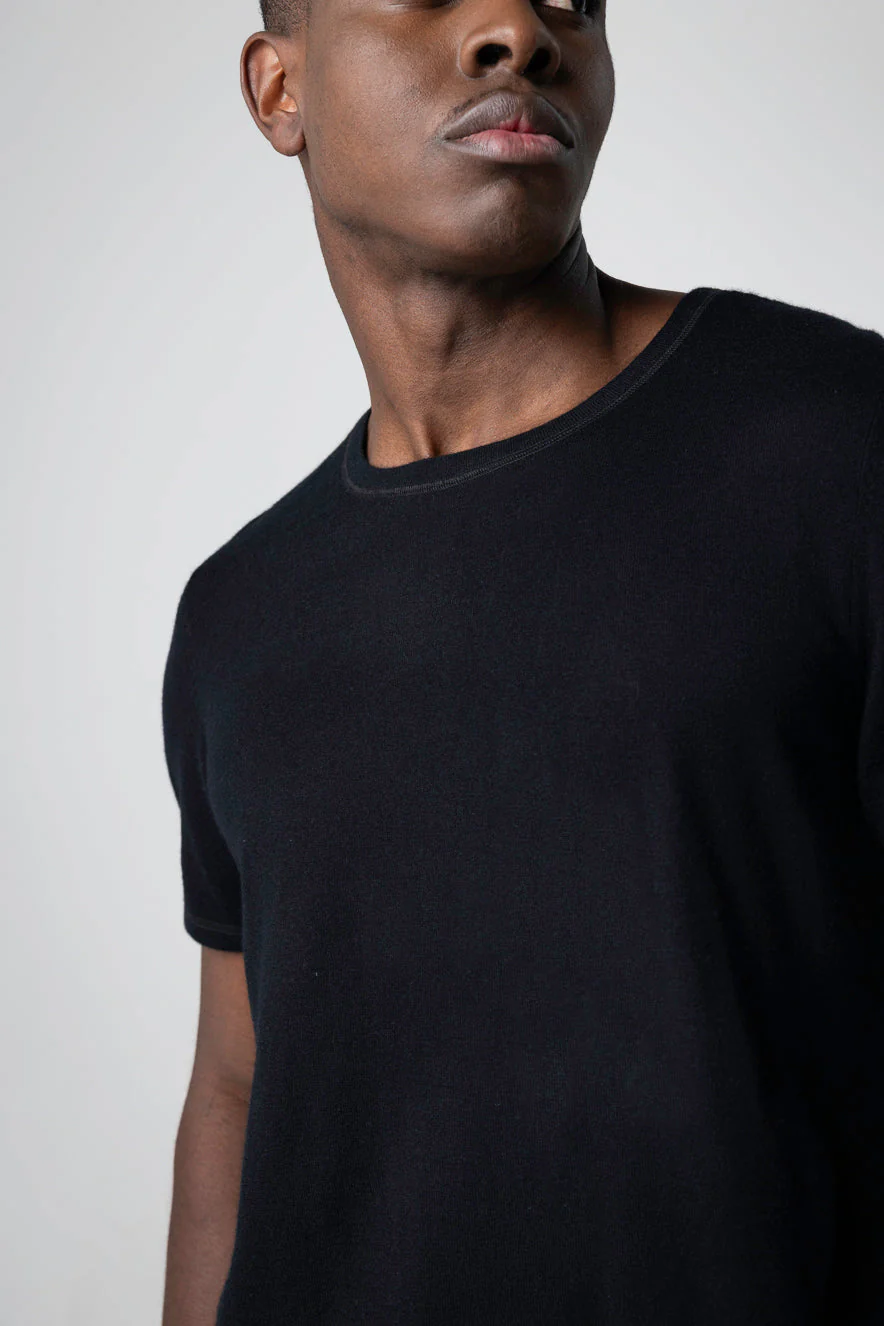 T-shirt Noir Col Rond Manches Courtes en Cachemire - Image 5