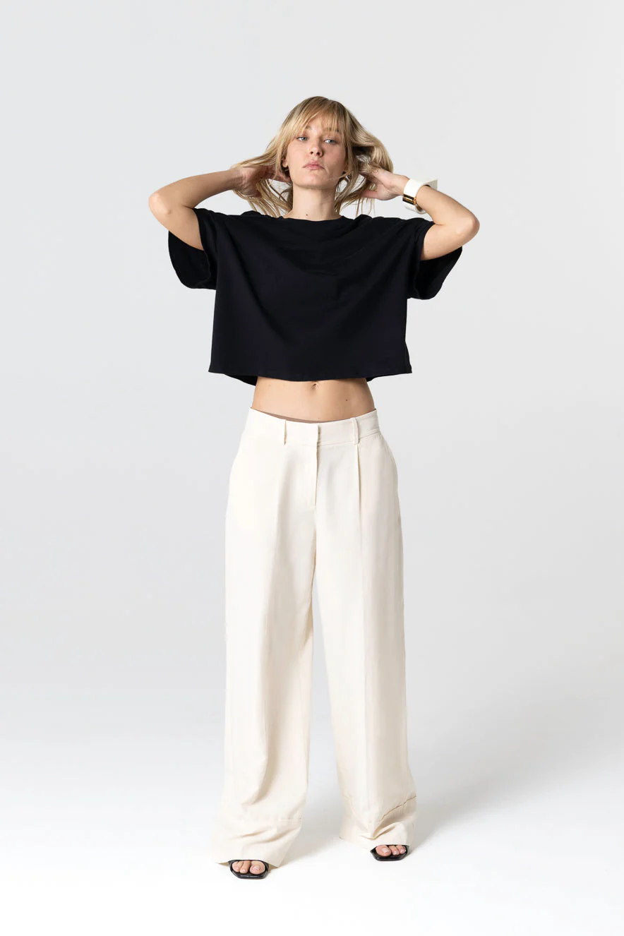 T-shirt Noir Col Rond Manches Courtes en Coton Organique - Image 2