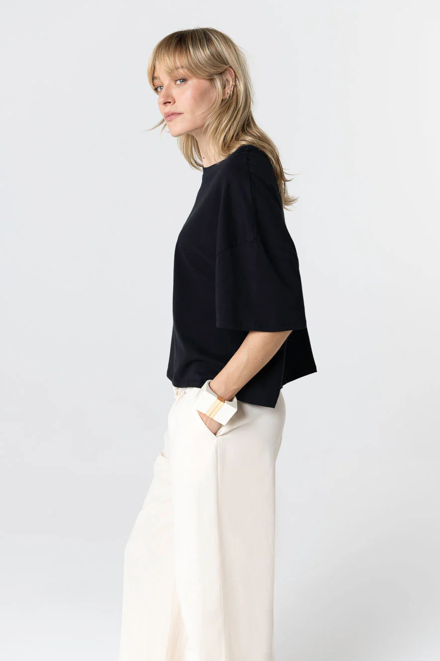 T-shirt Noir Col Rond Manches Courtes en Coton Organique - Image 3
