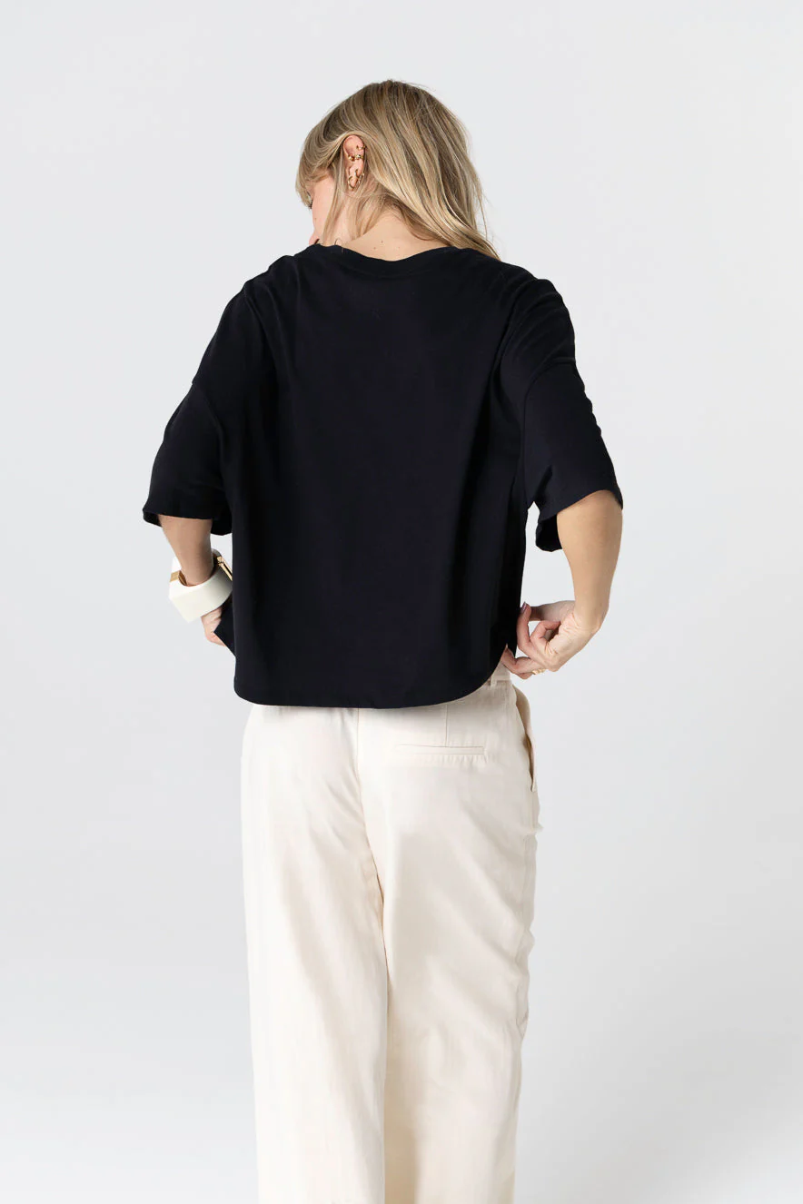 T-shirt Noir Col Rond Manches Courtes en Coton Organique - Image 4