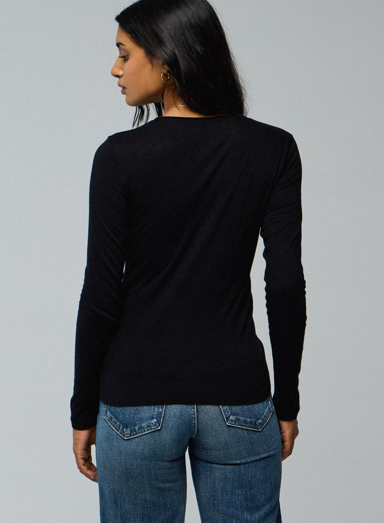 T-shirt Noir Col Rond Manches Longues en Coton et Cachemire - Image 4