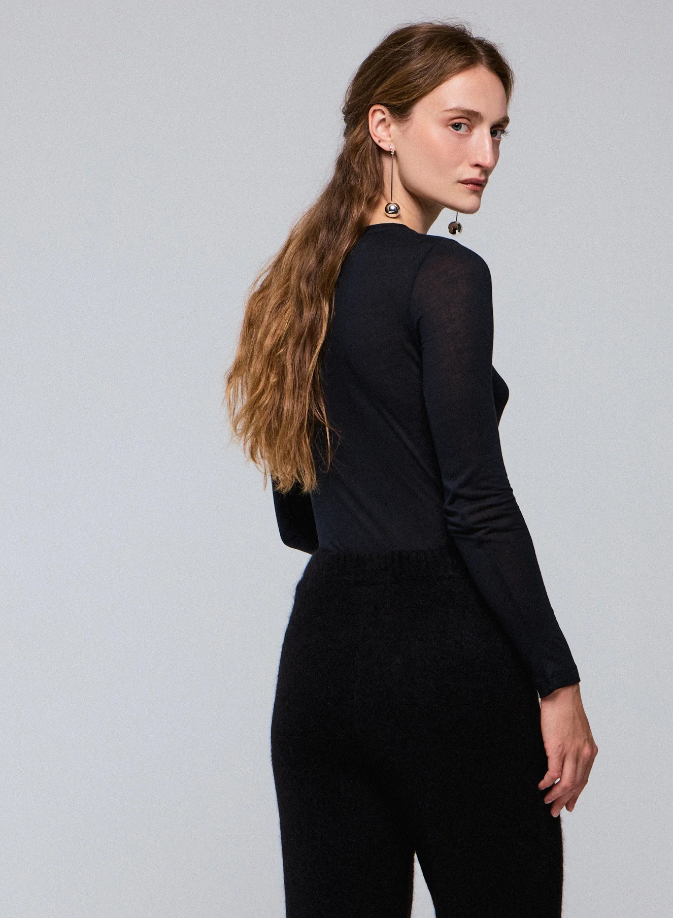T-shirt Noir Col Rond Manches Longues en Viscose / Cachemire - Image 5
