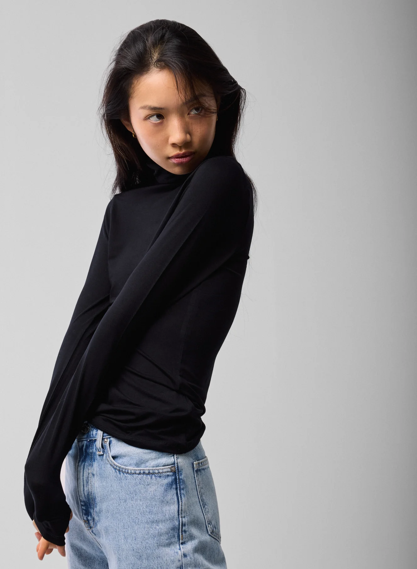 T-shirt Noir Col Roulé Manches Longues en Viscose et Élasthanne - Image 4
