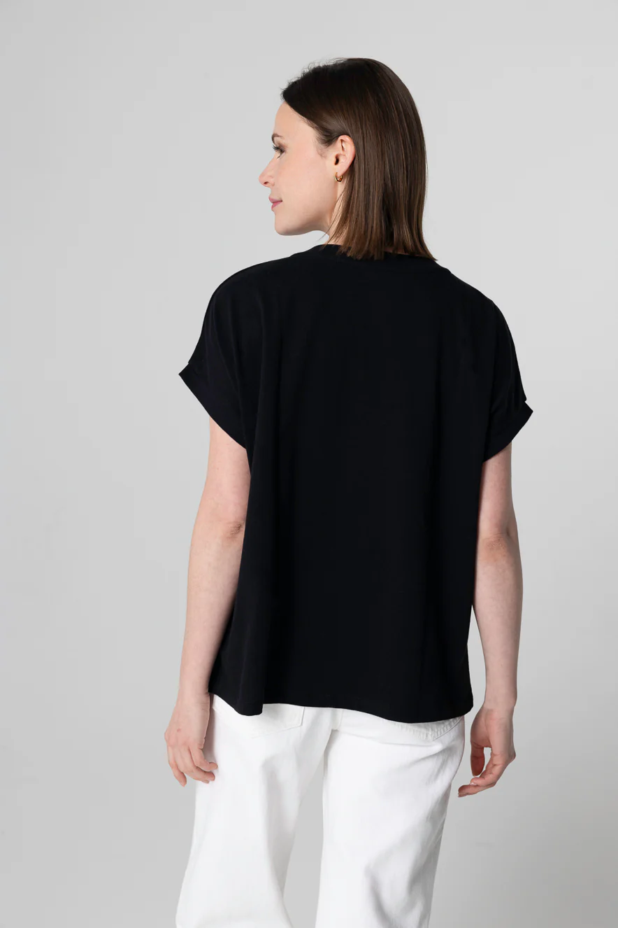 T-shirt Noir Col V Manches Courtes en Coton Organique - Image 5