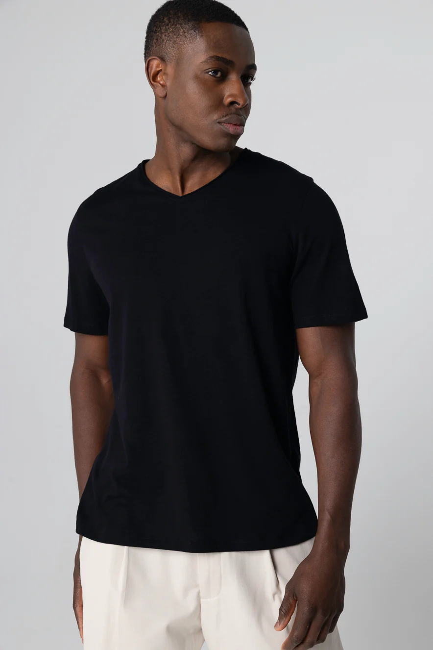T-shirt Noir Col V Manches Courtes en Coton organique - Image 2