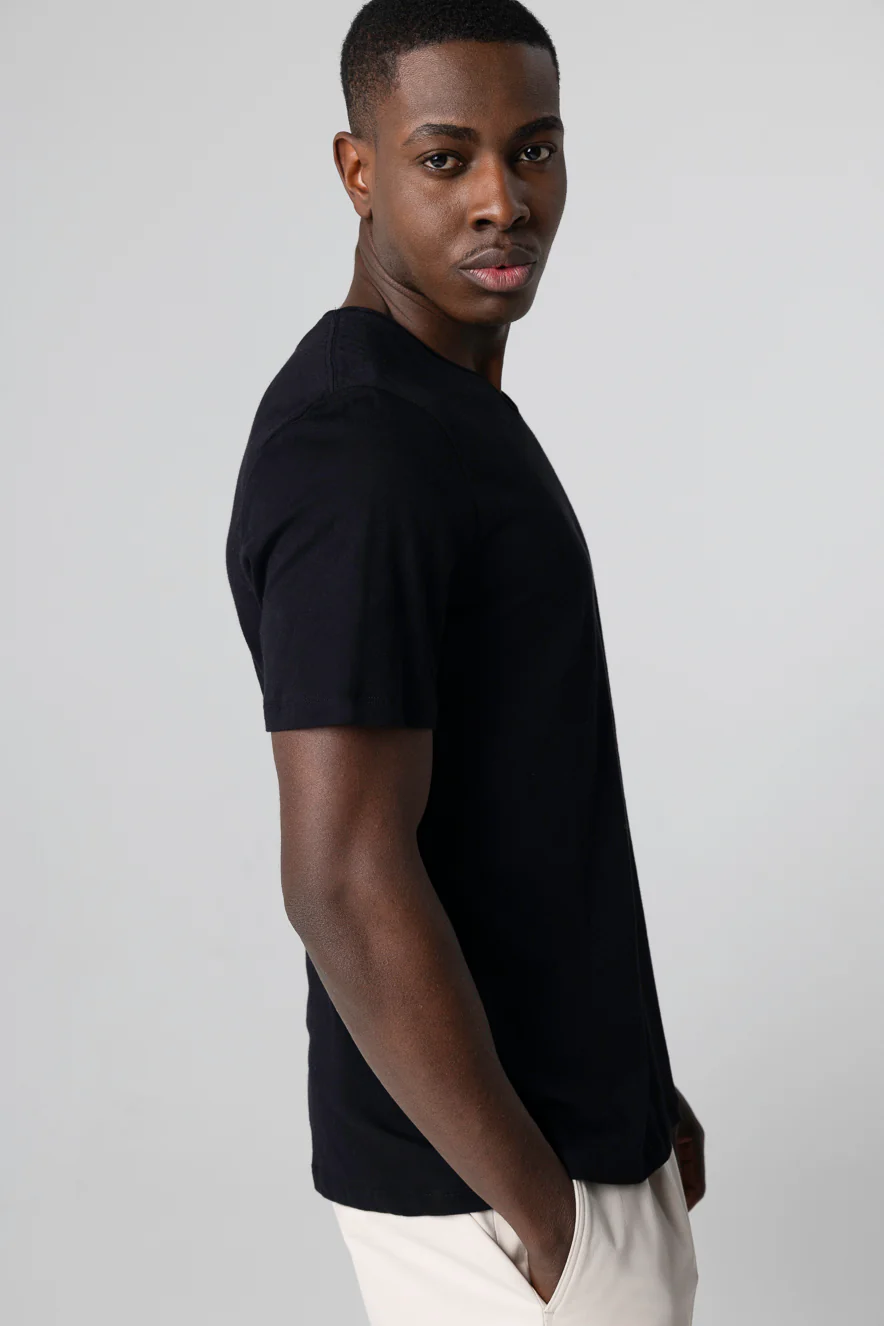 T-shirt Noir Col V Manches Courtes en Coton organique - Image 4