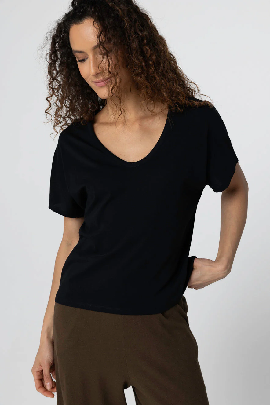 T-shirt Noir Col V Manches Courtes en Coton Supima
