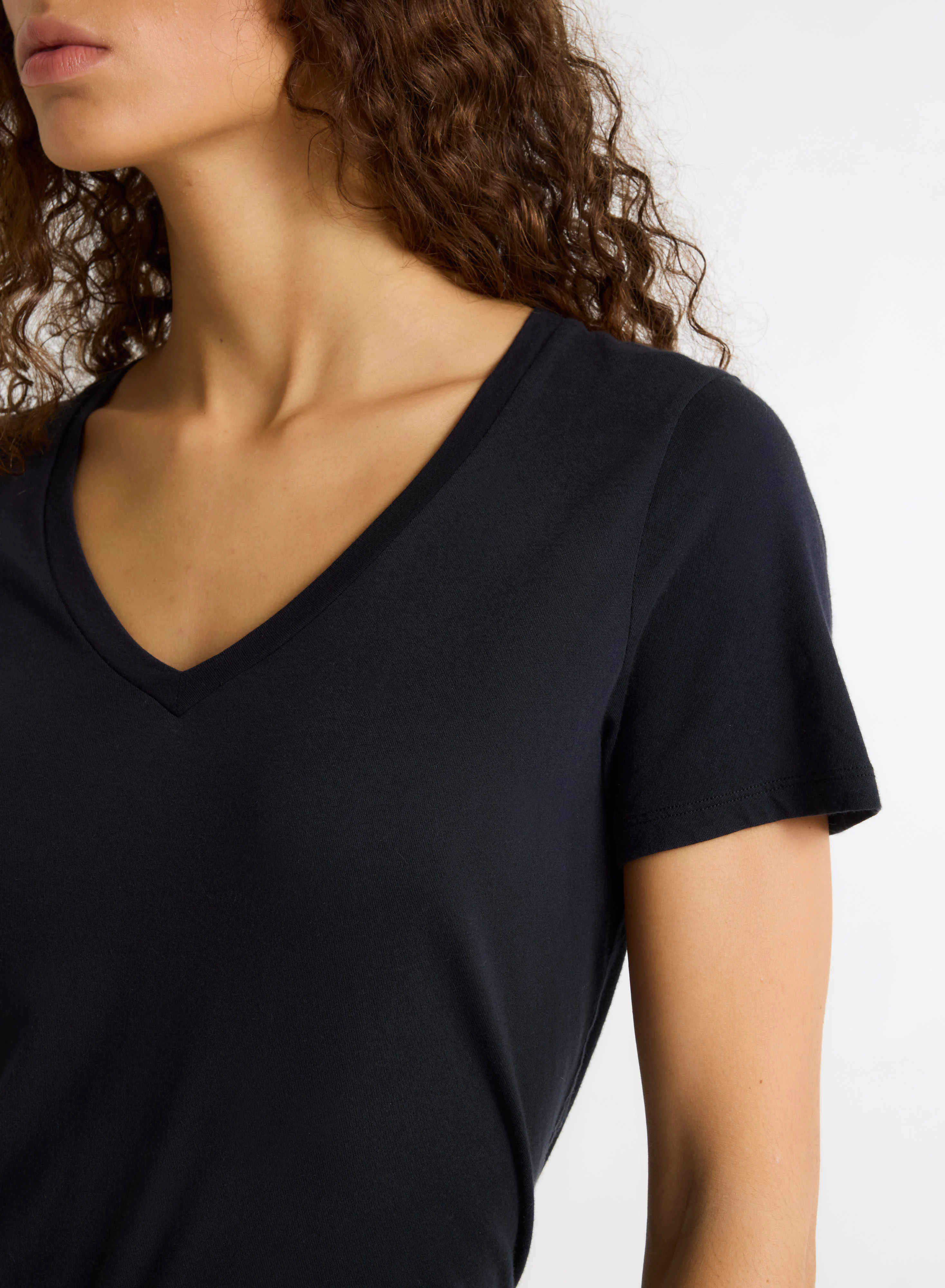 T-shirt Noir Patty col V manches courtes en Coton - Image 6