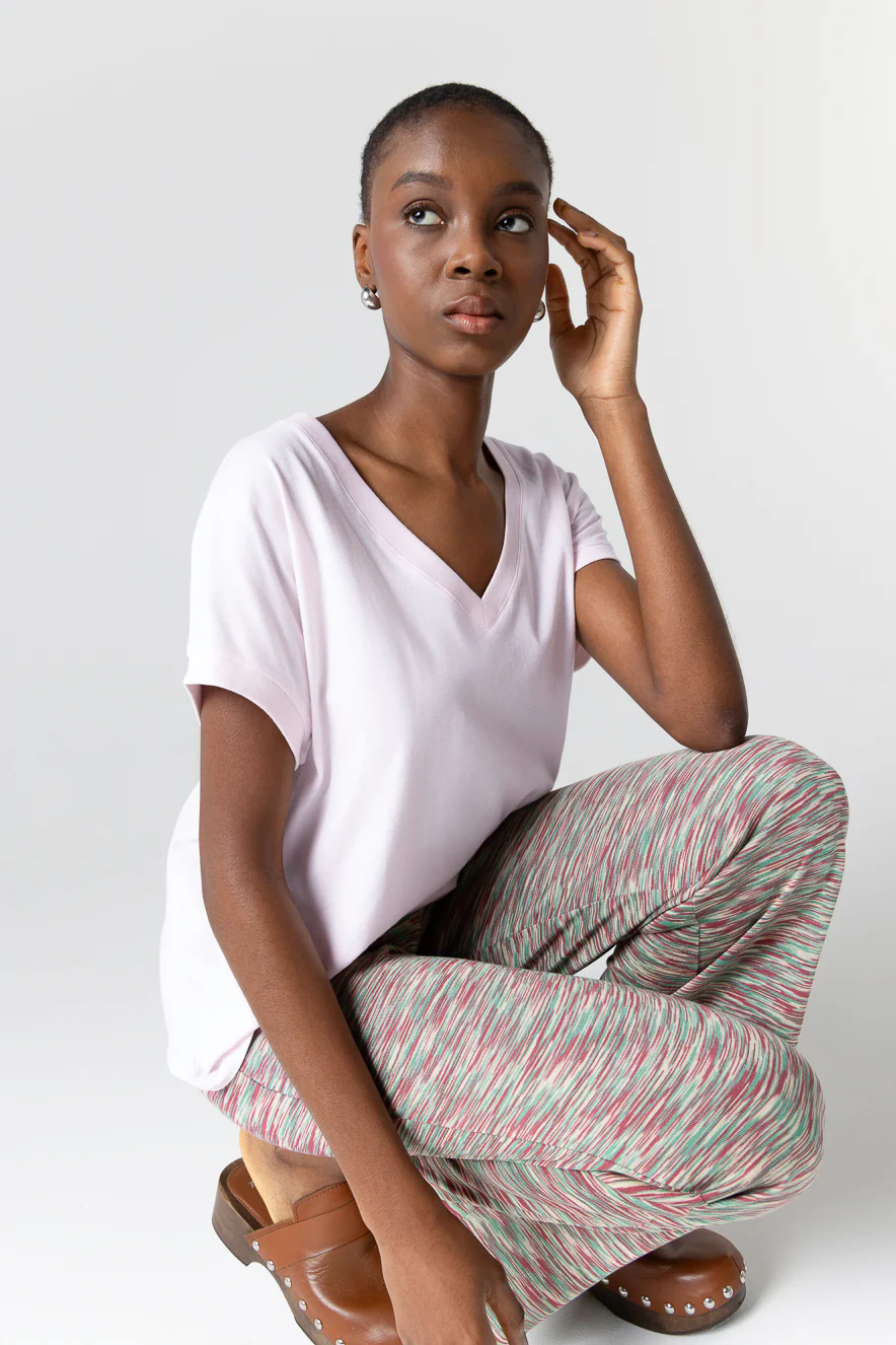 T-shirt Rose Col V Manches Courtes en Coton Organique - Image 4