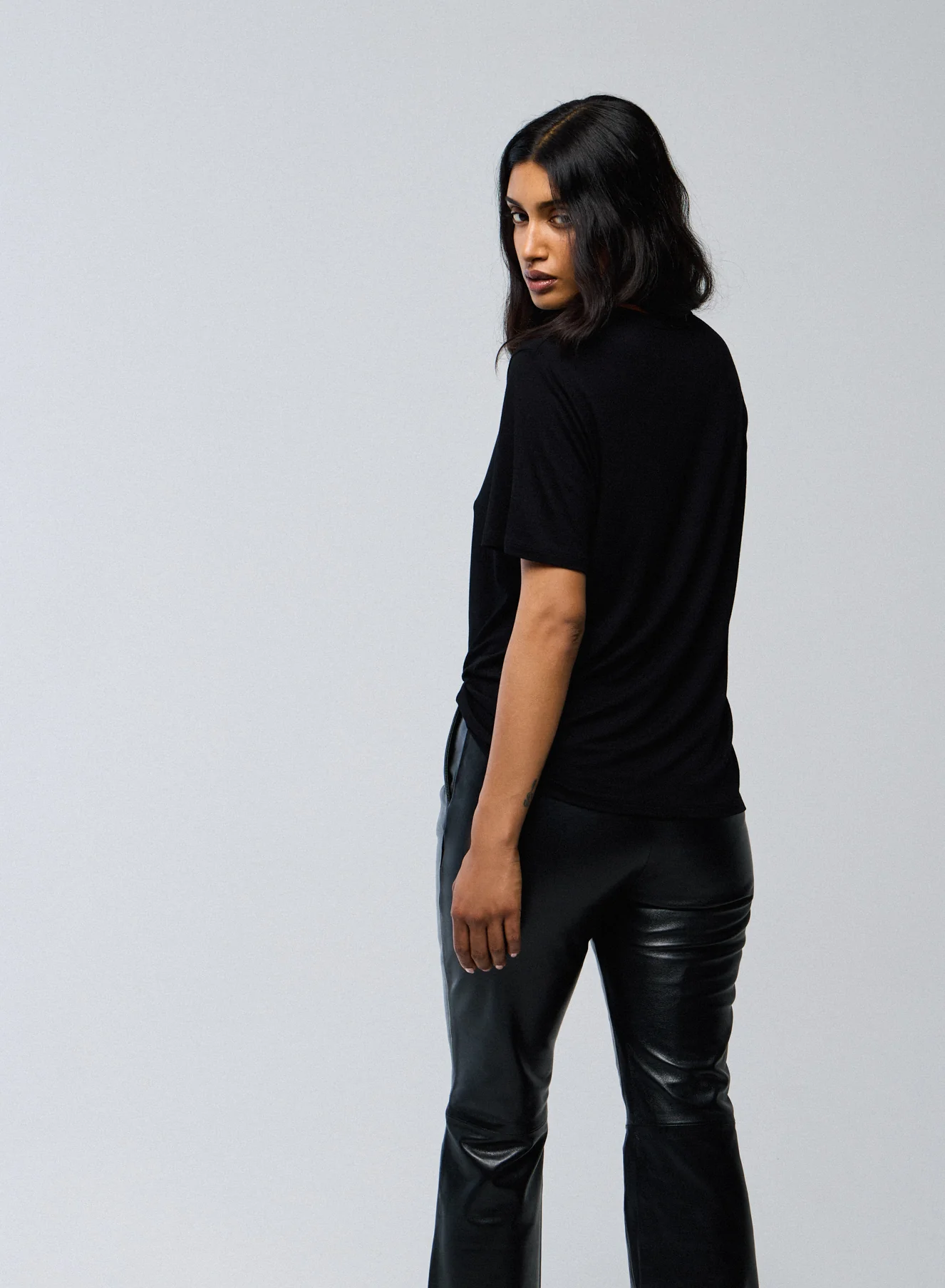 T-shirt Noir Col Rond Manches Courtes en Viscose / Élasthanne - Image 4