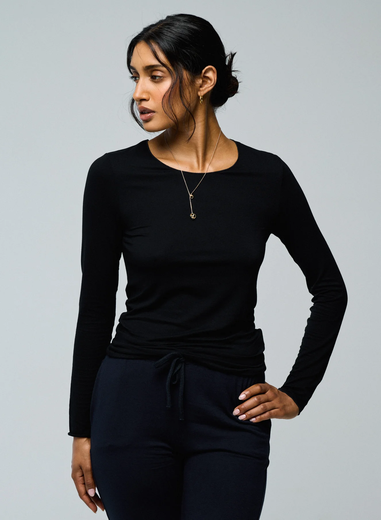 T-shirt Noir Col Rond Manches Longues en Viscose et Elasthanne - Image 3