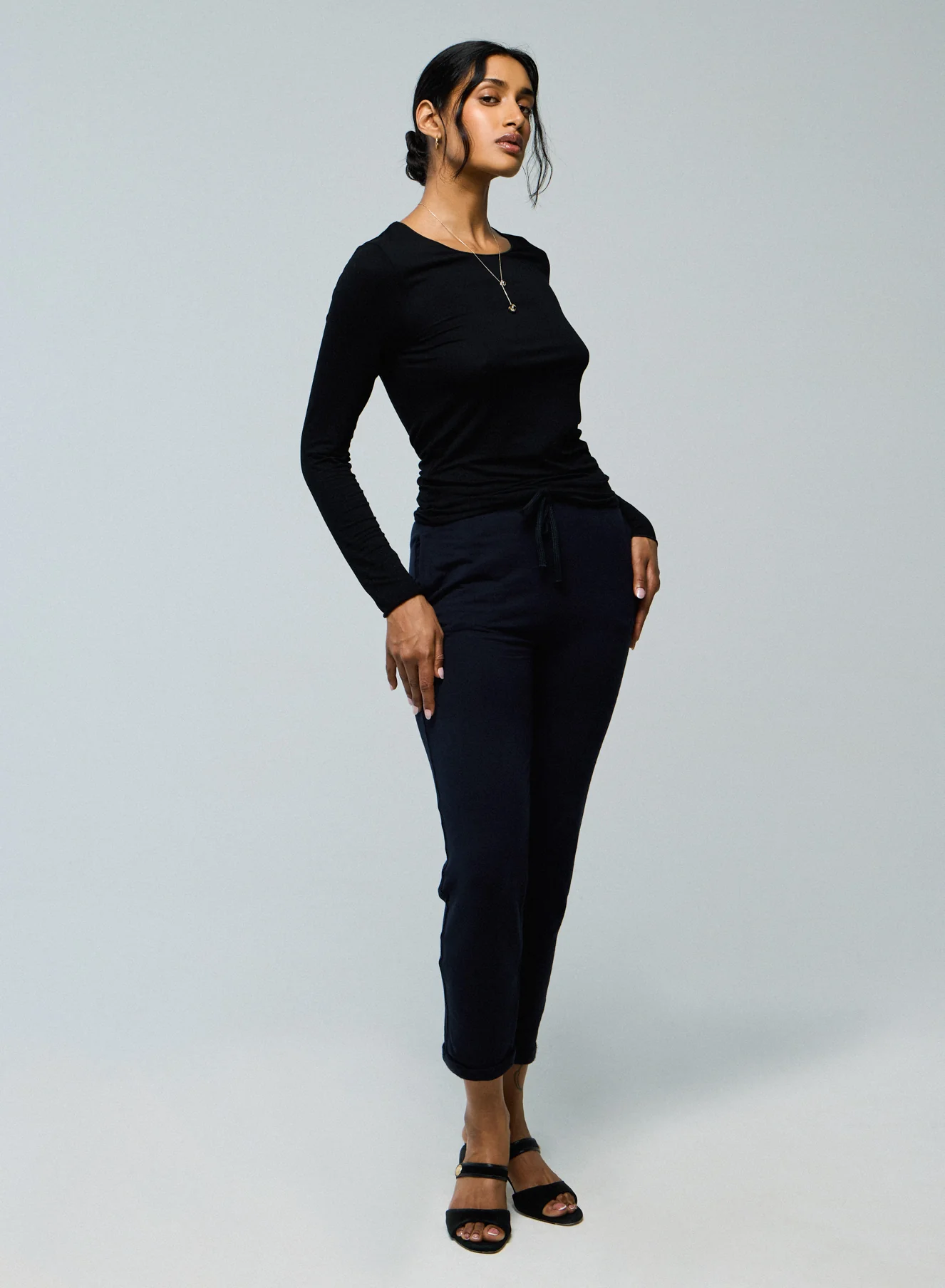 T-shirt Noir Col Rond Manches Longues en Viscose et Elasthanne - Image 4