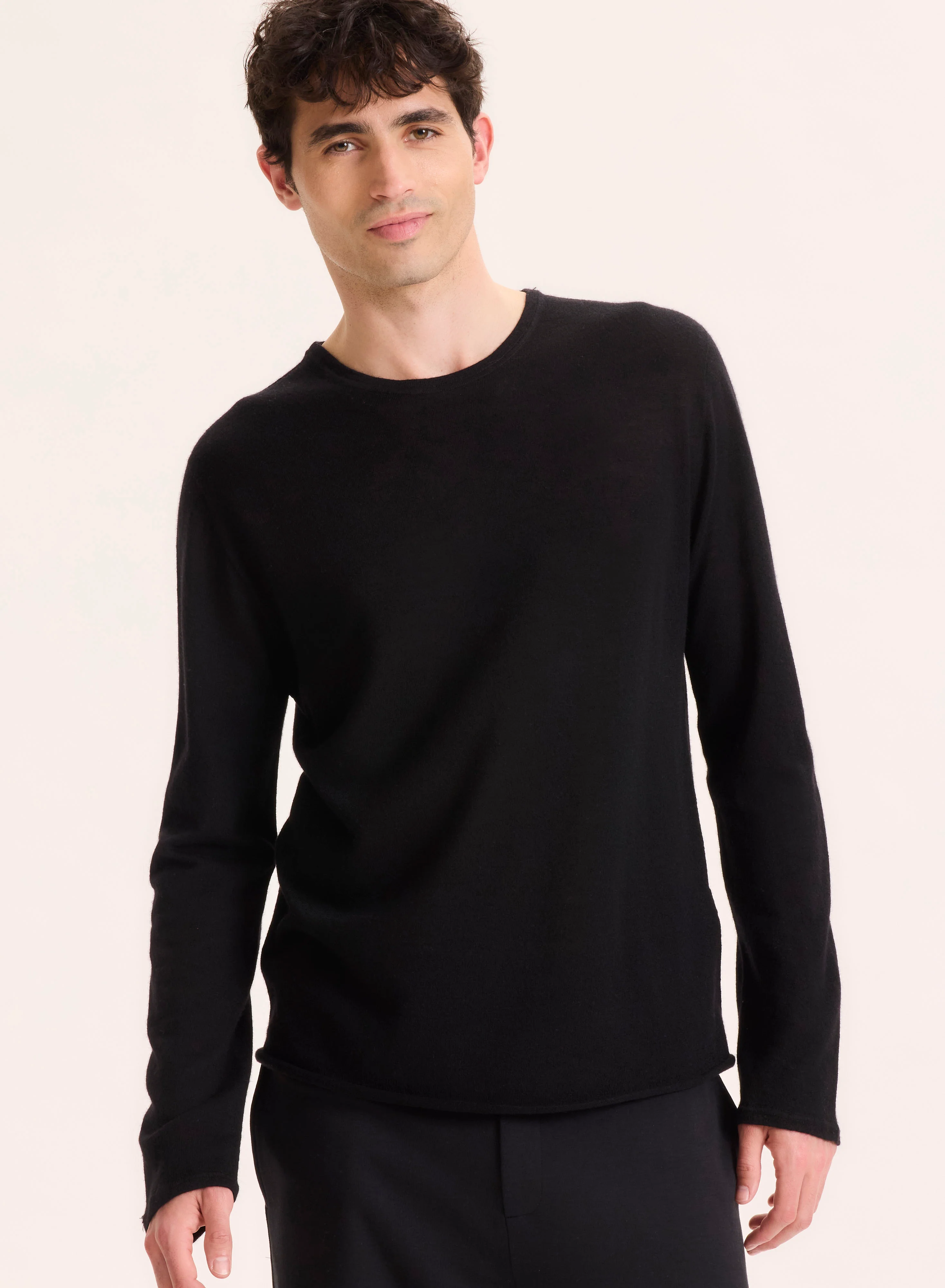 T-shirt Noir Col Rond Manches Longues en 100% Cachemire - Image 3